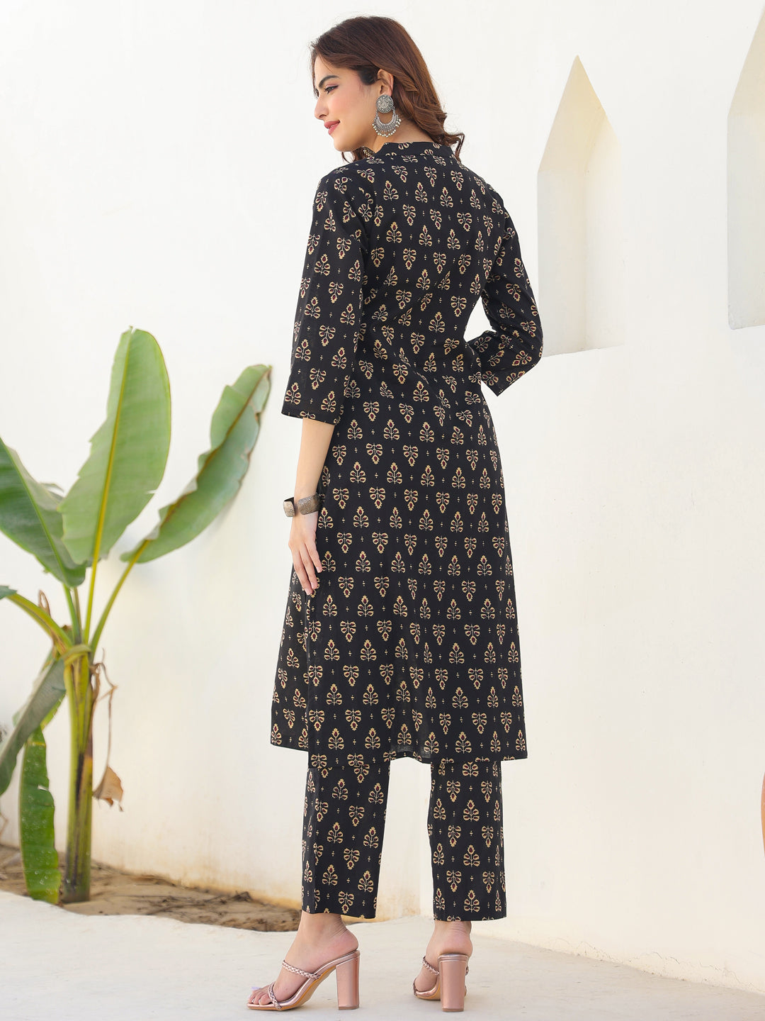Janasya Dark Cotton Floral Straight Kurta Set | Swadesiicart
