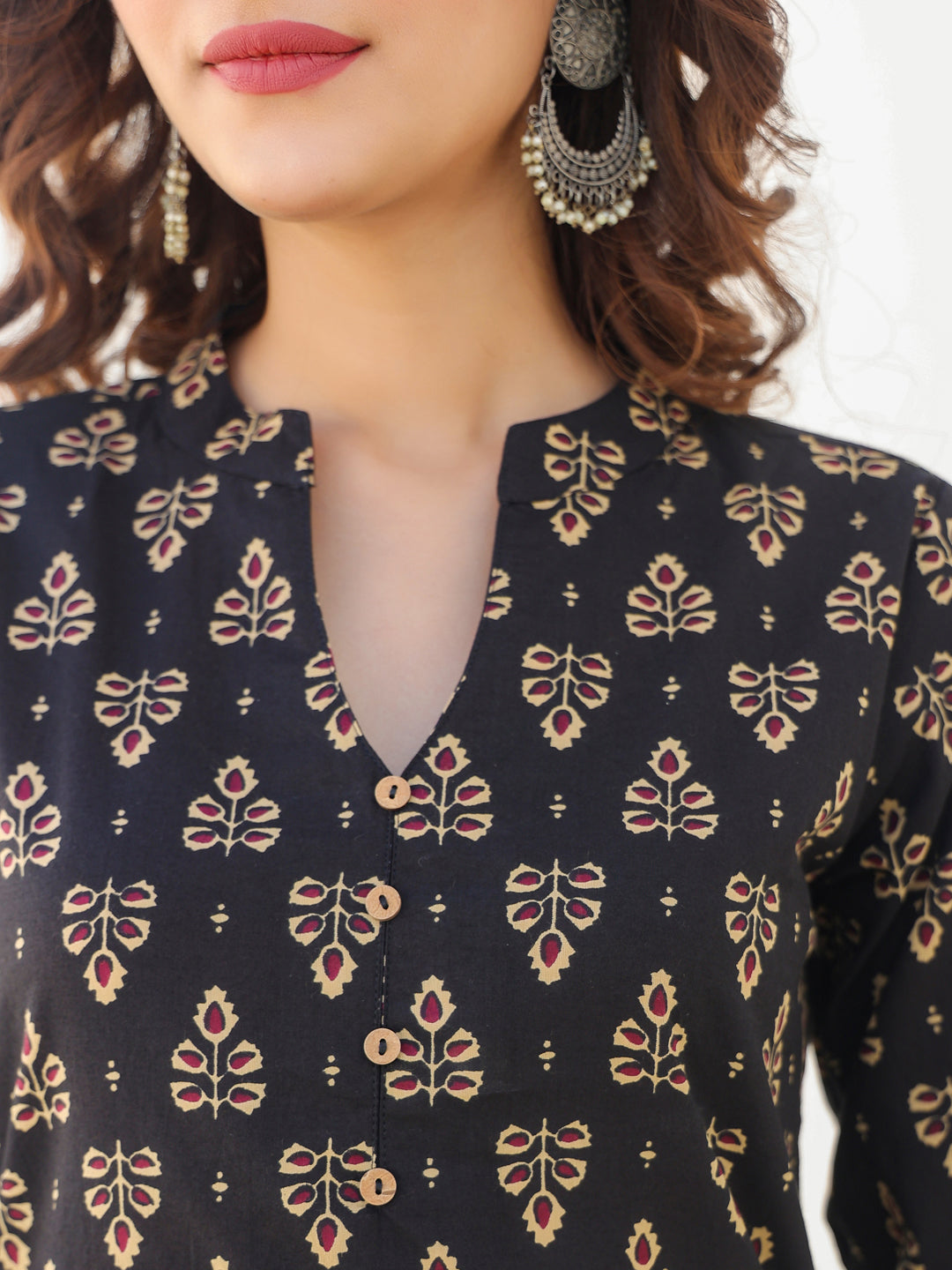 Janasya Dark Cotton Floral Straight Kurta Set | Swadesiicart