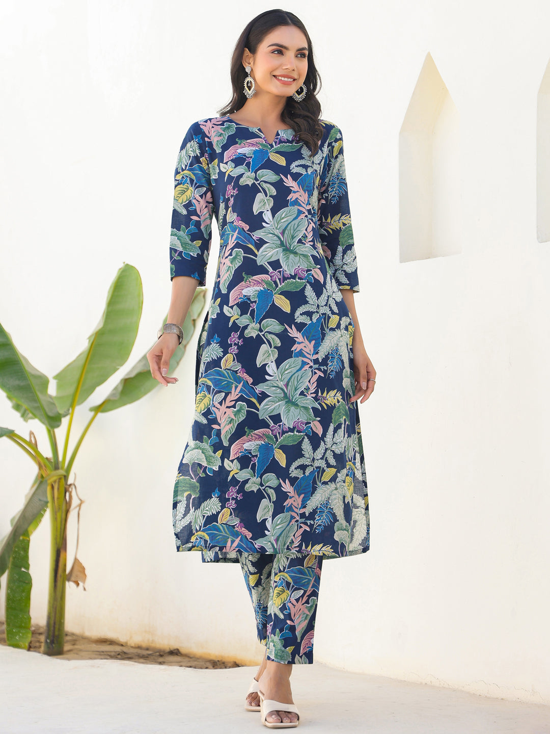 Janasya Dark Cotton Floral Straight Kurta Set | Swadesiicart