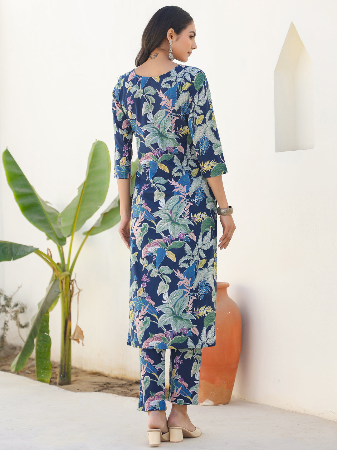 Janasya Dark Cotton Floral Straight Kurta Set | Swadesiicart