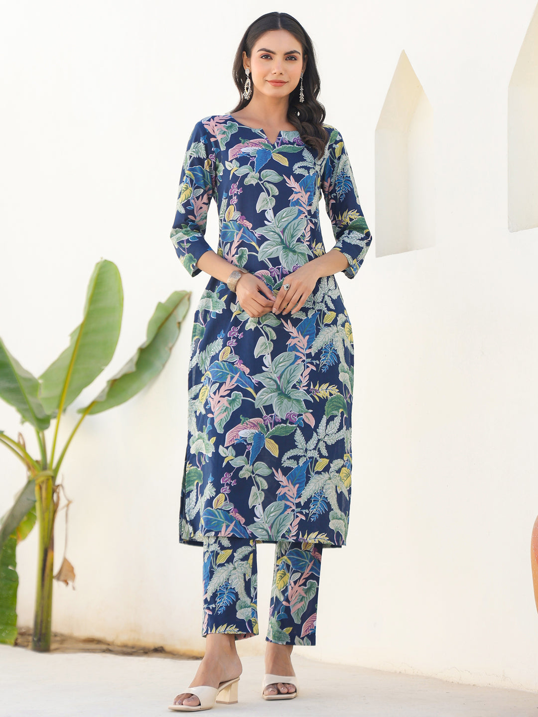 Janasya Dark Cotton Floral Straight Kurta Set | Swadesiicart