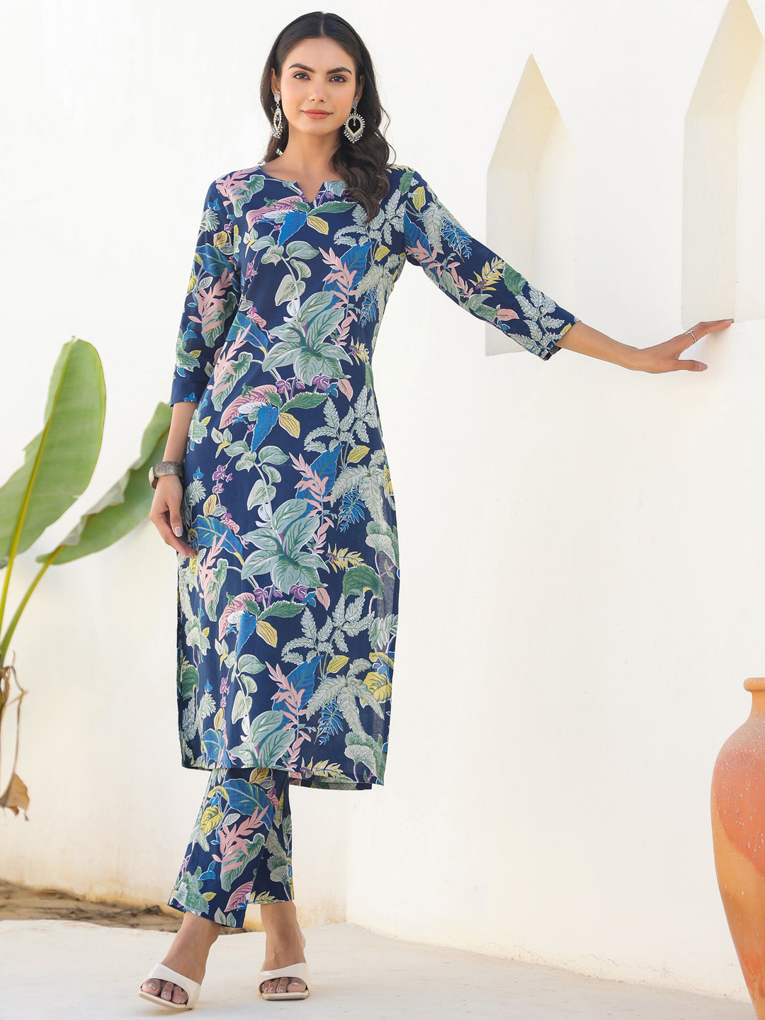 Janasya Dark Cotton Floral Straight Kurta Set | Swadesiicart