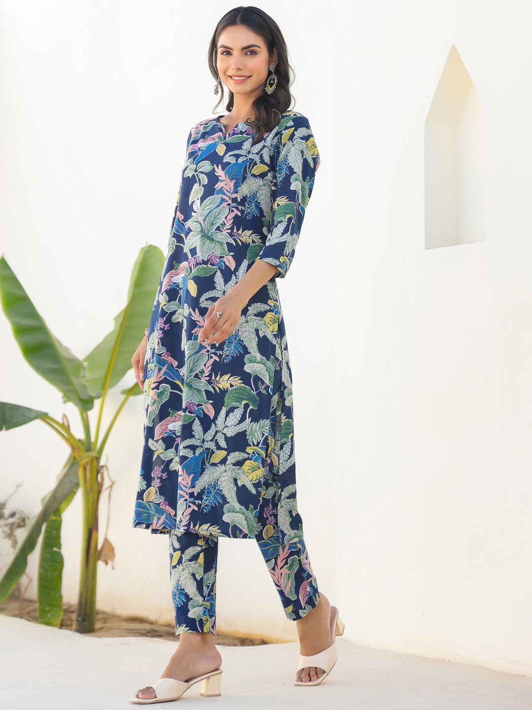 Janasya Dark Cotton Floral Straight Kurta Set | Swadesiicart