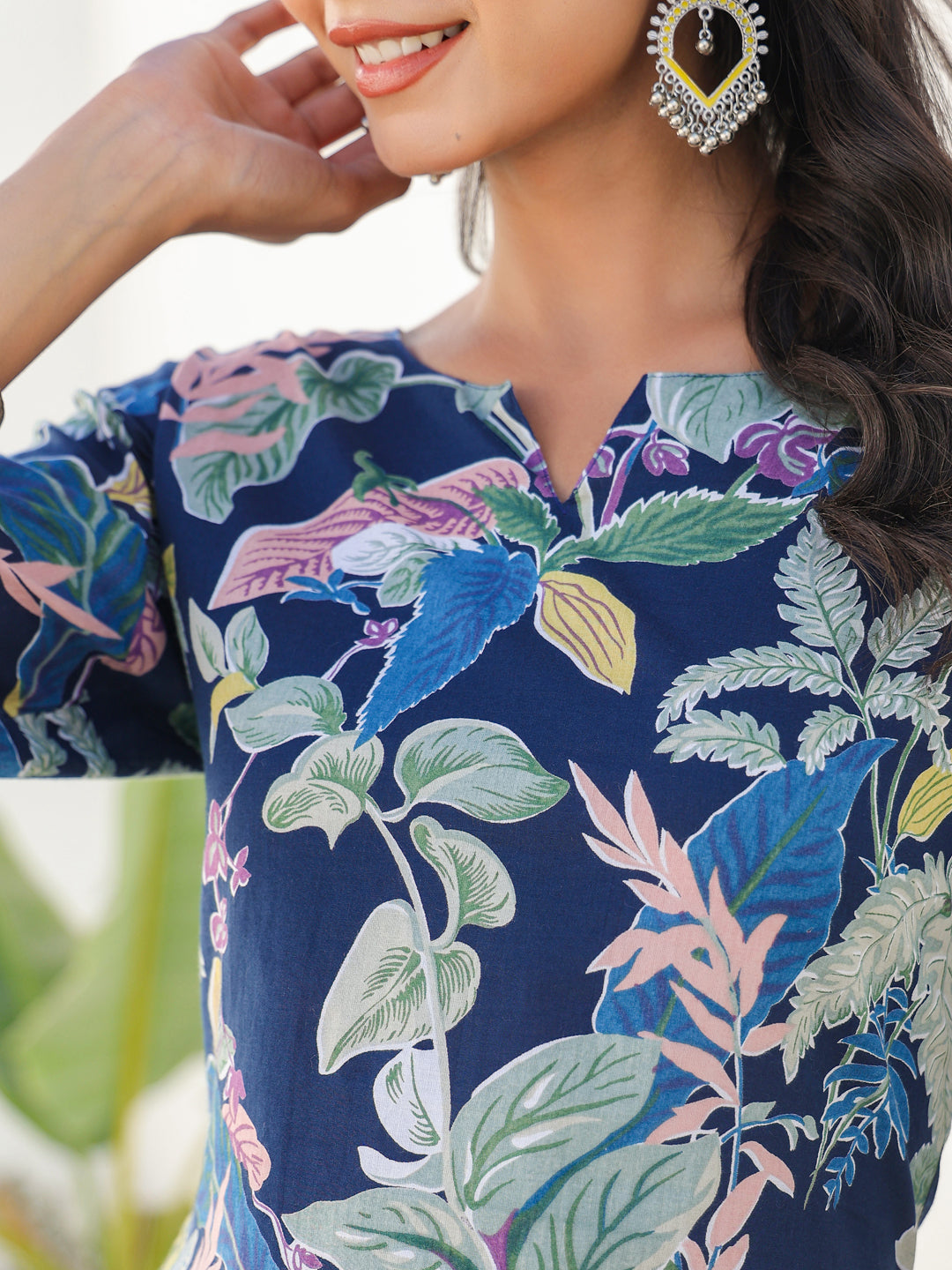 Janasya Dark Cotton Floral Straight Kurta Set | Swadesiicart