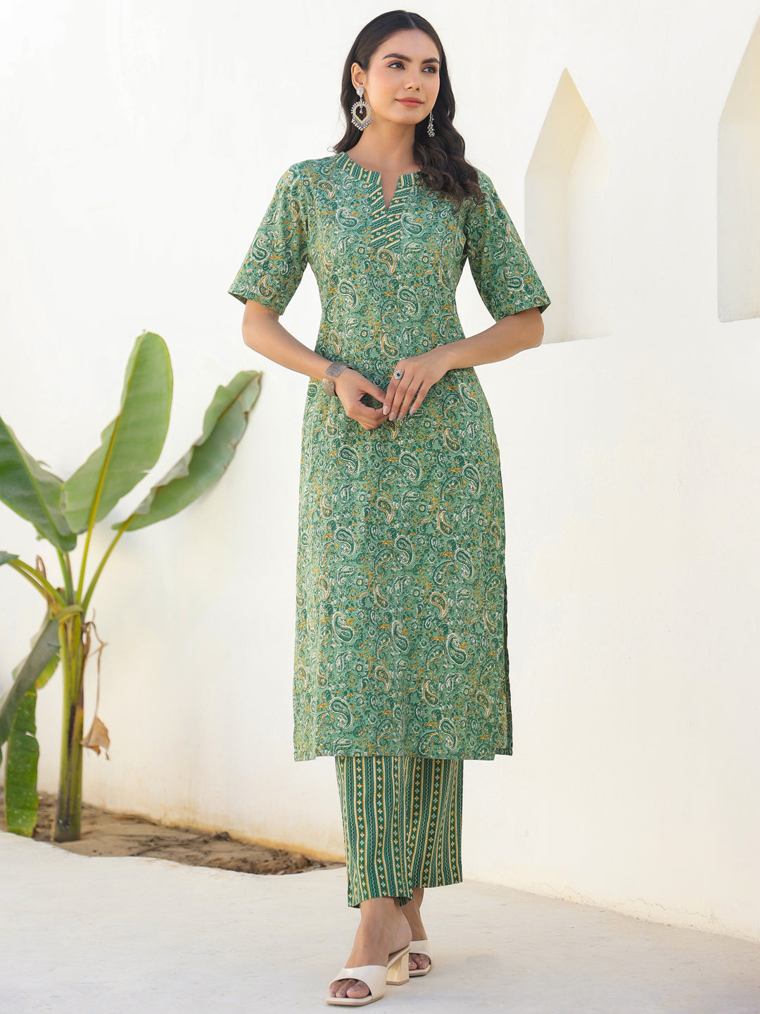 Janasya Light Cotton Paisley Straight Kurta Set | Swadesiicart