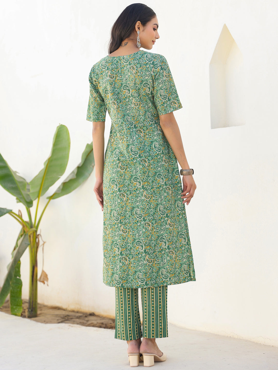 Janasya Light Cotton Paisley Straight Kurta Set | Swadesiicart