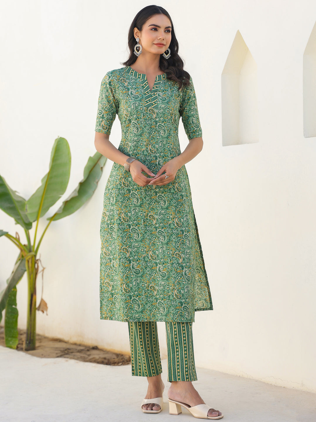 Janasya Light Cotton Paisley Straight Kurta Set | Swadesiicart