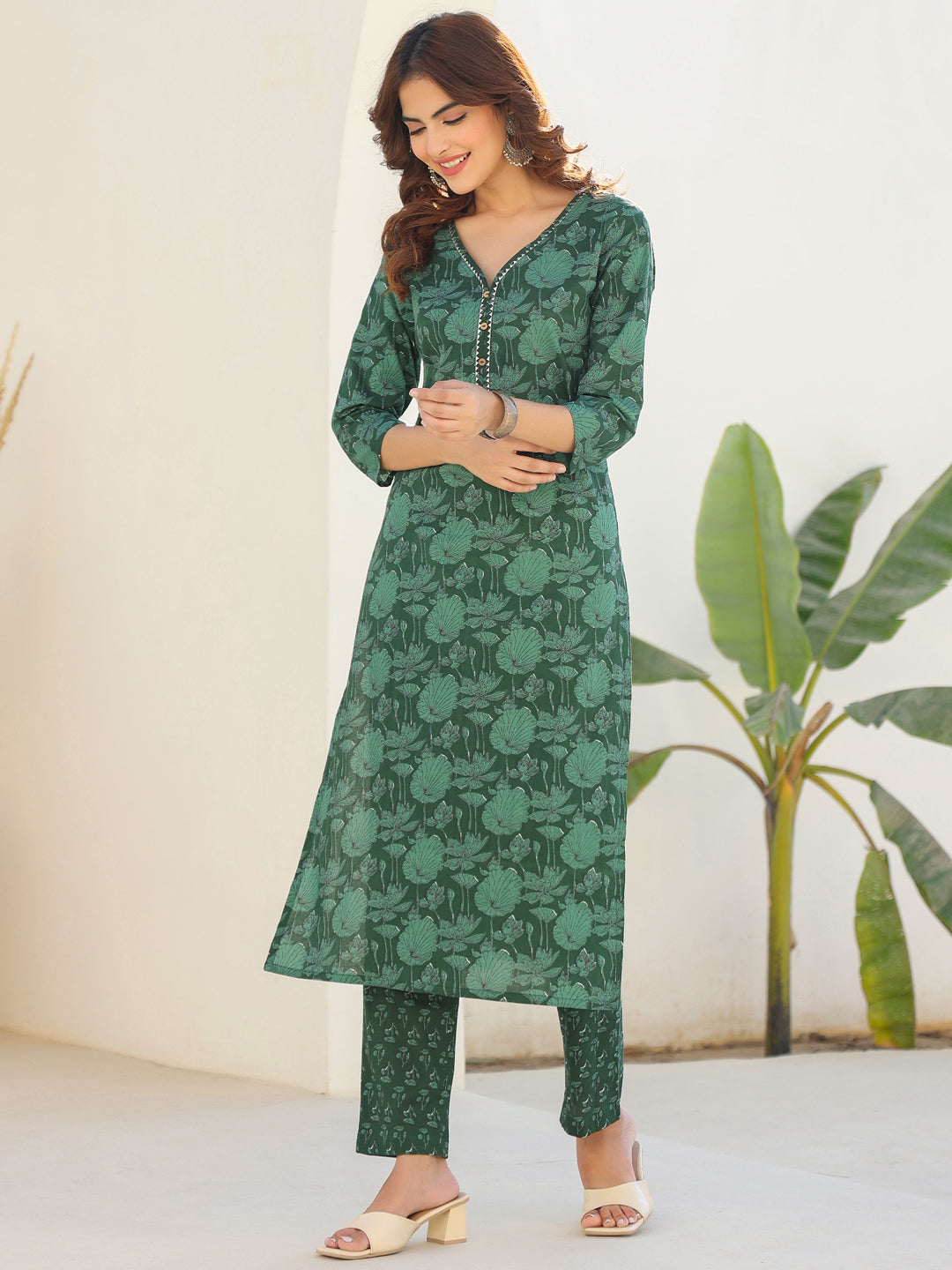 Janasya Dark Cotton Floral Straight Kurta Set | Swadesiicart