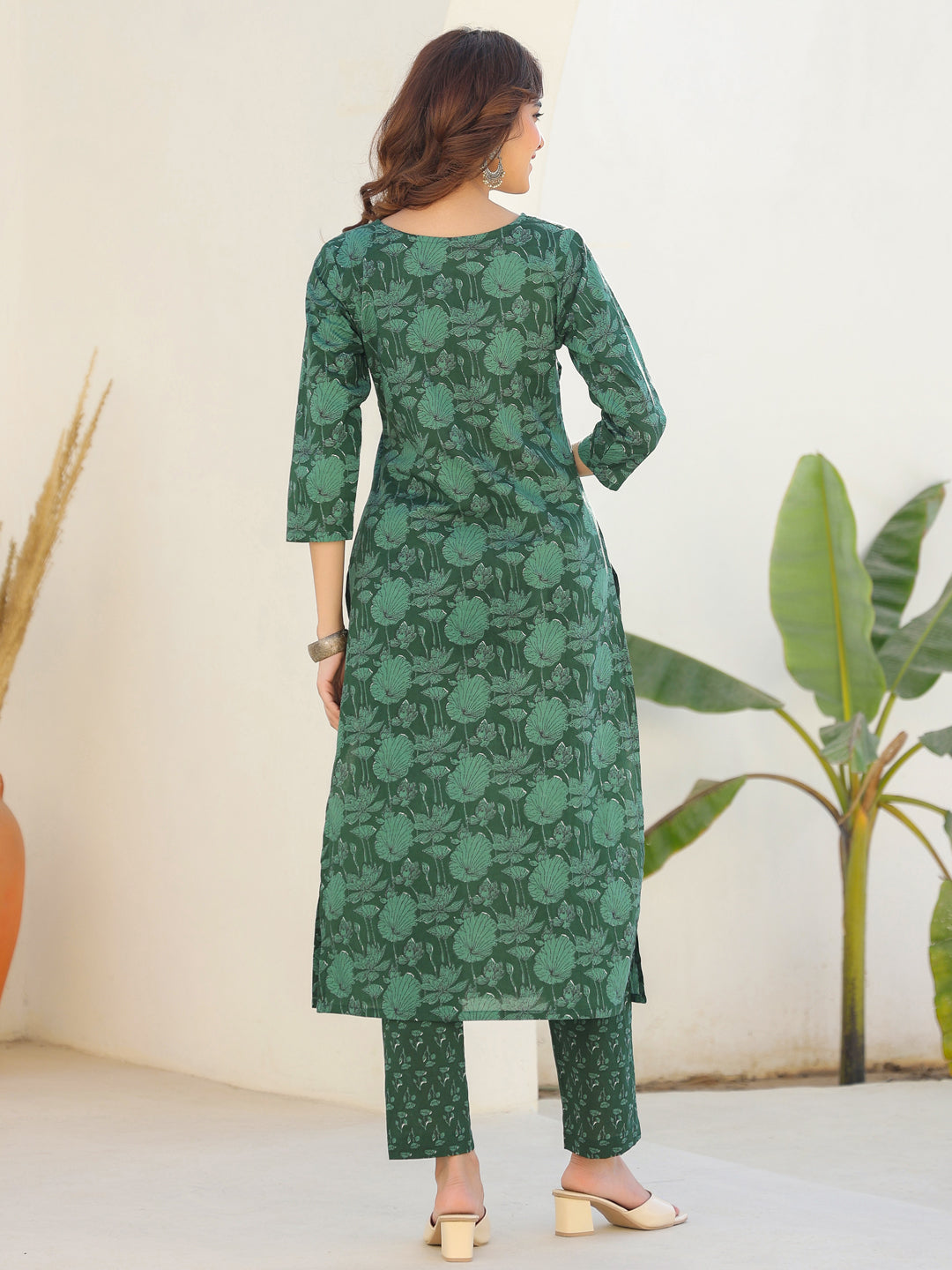 Janasya Dark Cotton Floral Straight Kurta Set | Swadesiicart