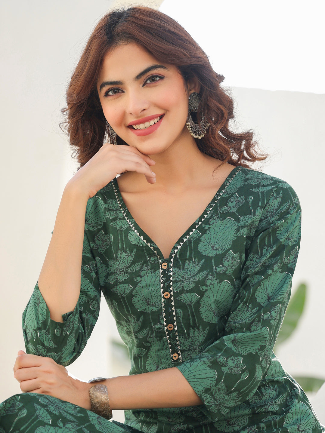 Janasya Dark Cotton Floral Straight Kurta Set | Swadesiicart