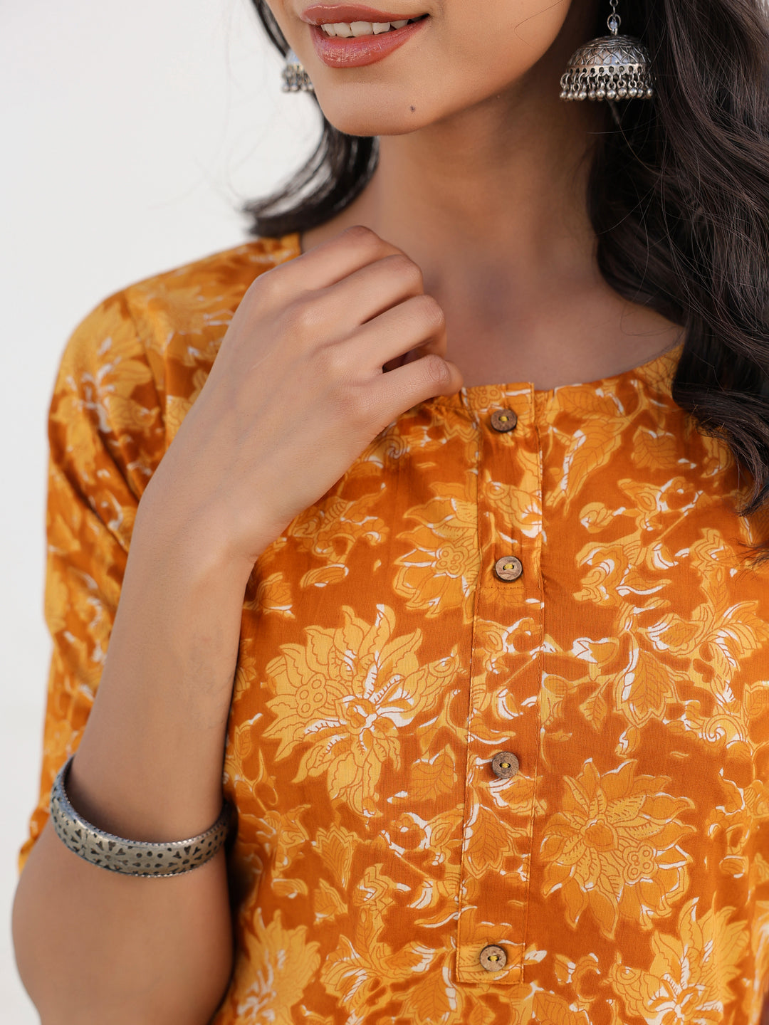 Janasya Bright Cotton Floral Straight Kurta Set | Swadesiicart