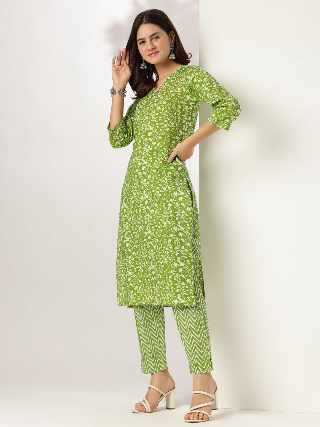 Janasya Bright Cotton Floral Straight Kurta Set | Swadesiicart