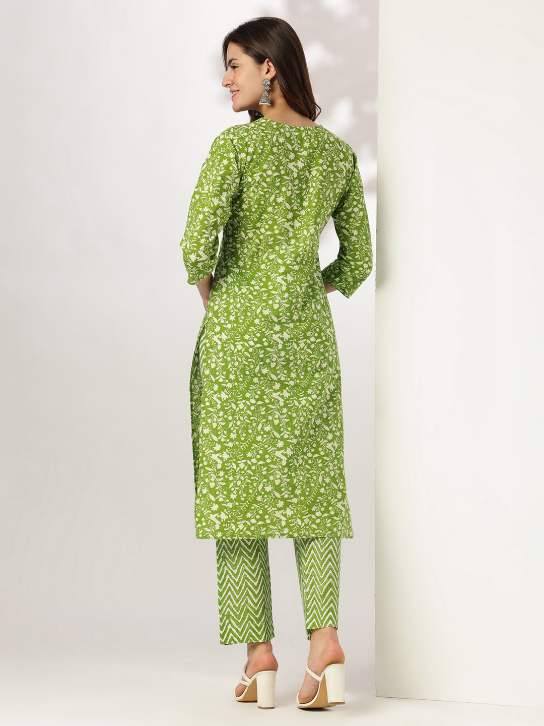 Janasya Bright Cotton Floral Straight Kurta Set | Swadesiicart
