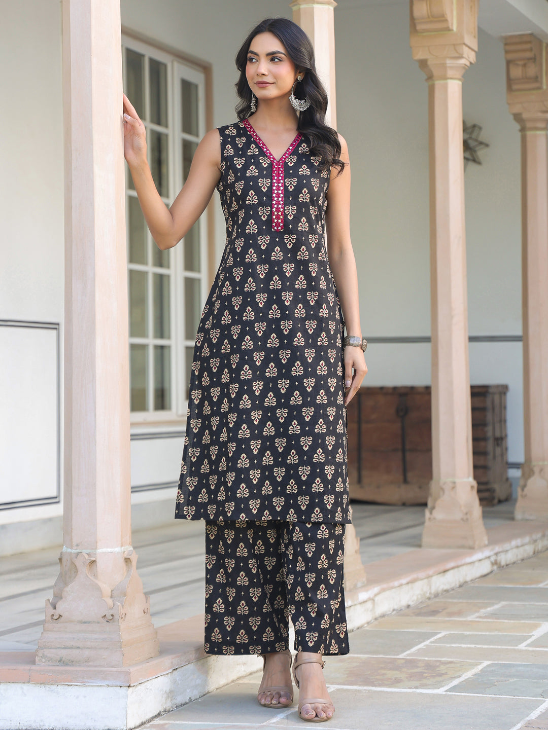 Janasya Dark Cotton Floral Straight Kurta Set | Swadesiicart