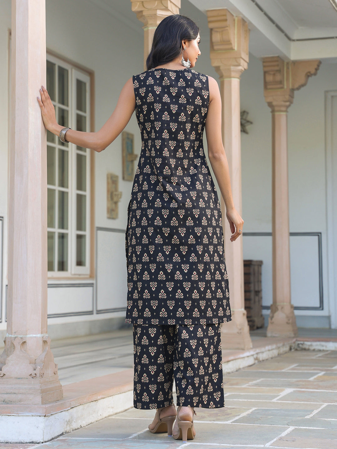 Janasya Dark Cotton Floral Straight Kurta Set | Swadesiicart
