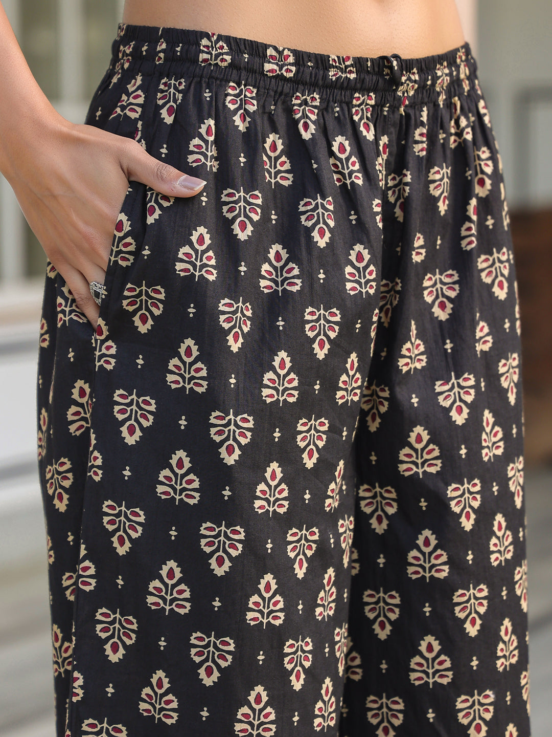 Janasya Dark Cotton Floral Straight Kurta Set | Swadesiicart