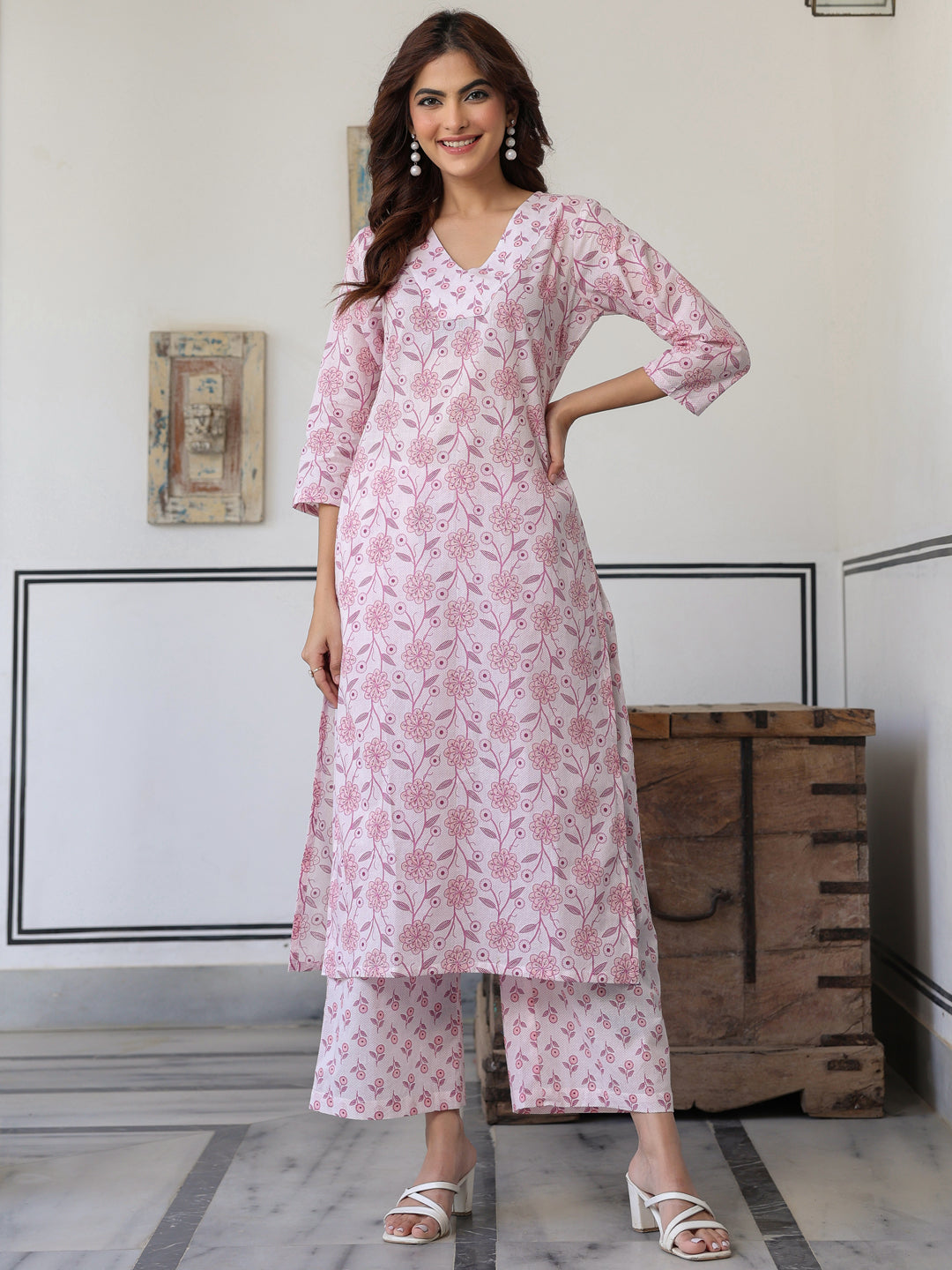 Janasya Light Cotton Floral Straight Kurta Set | Swadesiicart