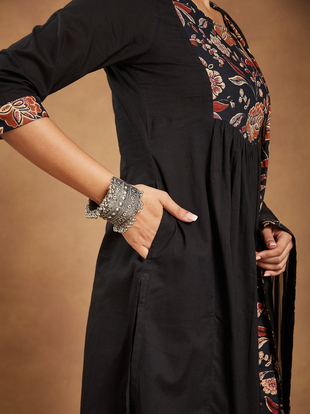 Janasya Dark Cotton Floral A-Line Kurta Set | Swadesiicart