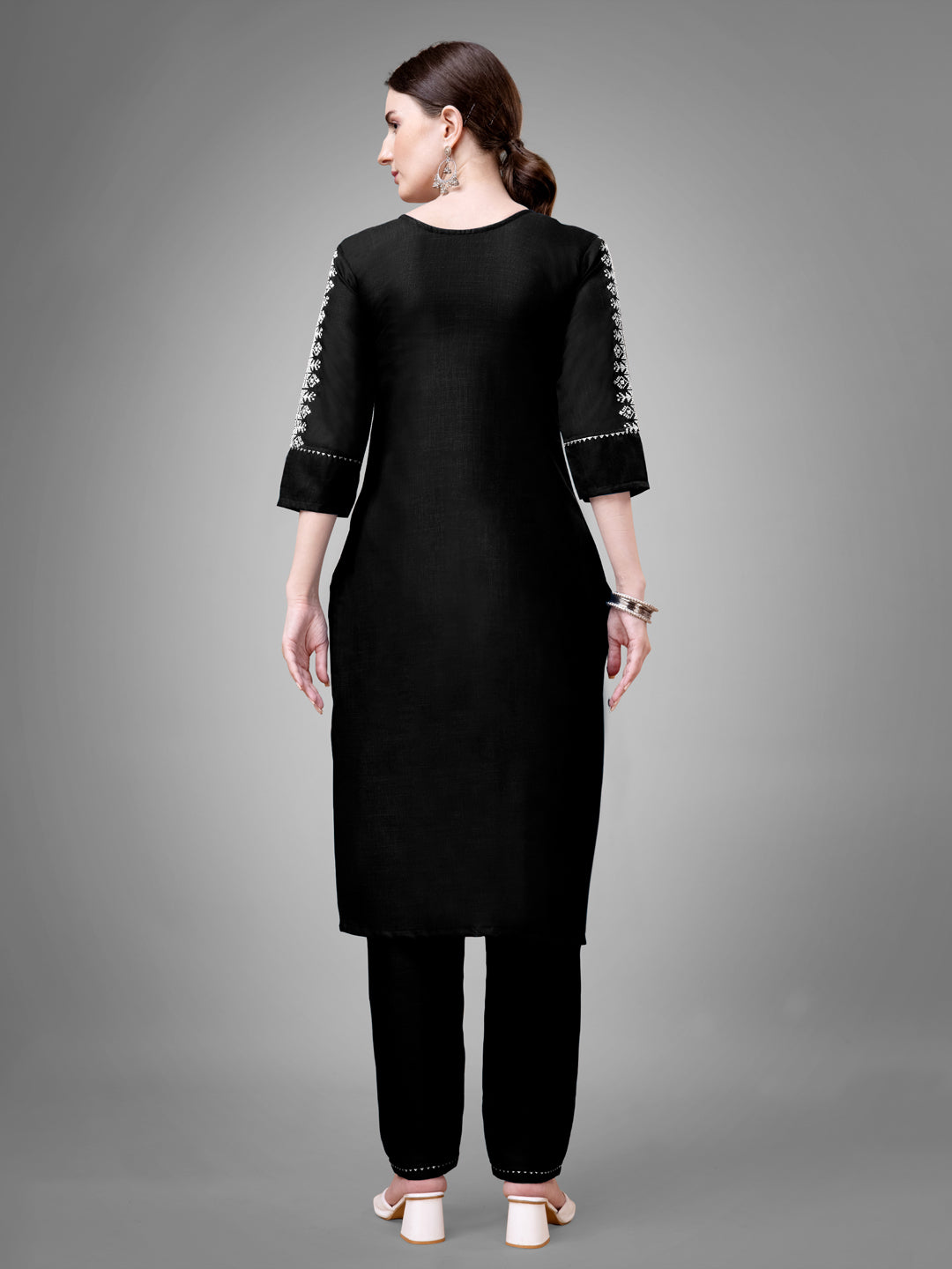 Jyoti Fashion Women's Black Cotton Blend Sequins with Embroidered Kurta Set | Swadesiicart