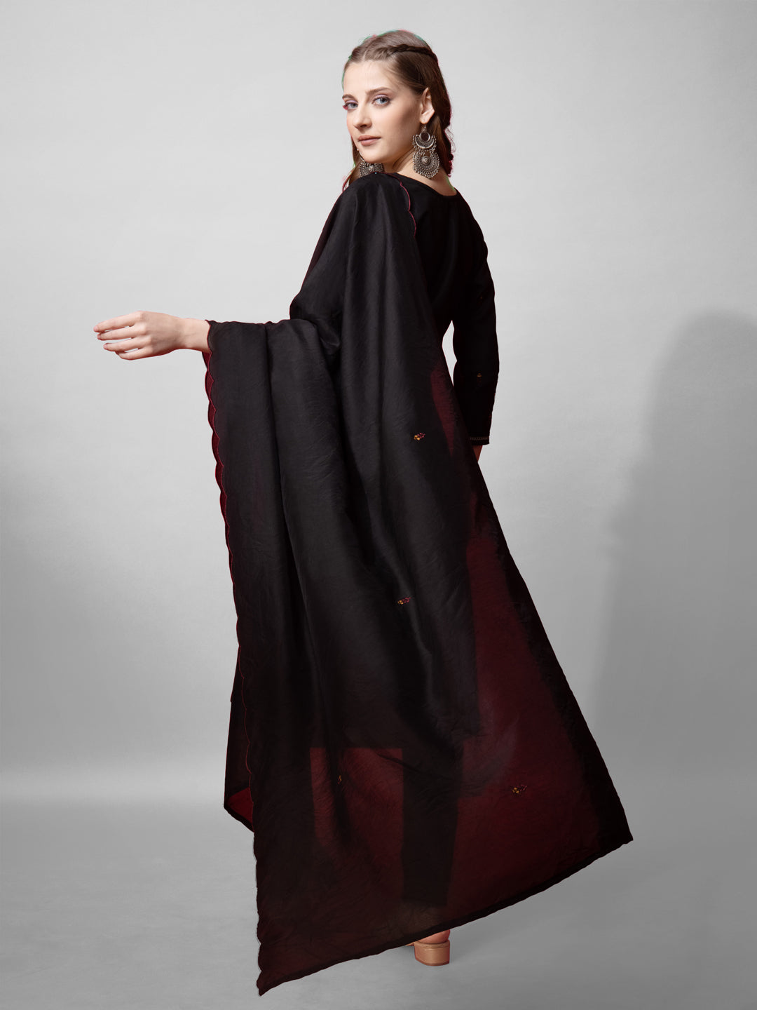 Jyoti Fashion Women's Black Cotton Blend Embroidered Kurta Set | Swadesiicart