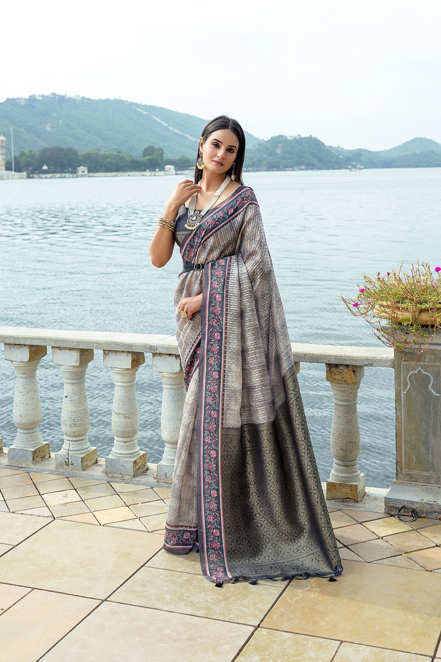 Jyoti Fashion Women's Grey Soft Silk Zari Woven Traditional Saree with Blouse | Swadesiicart