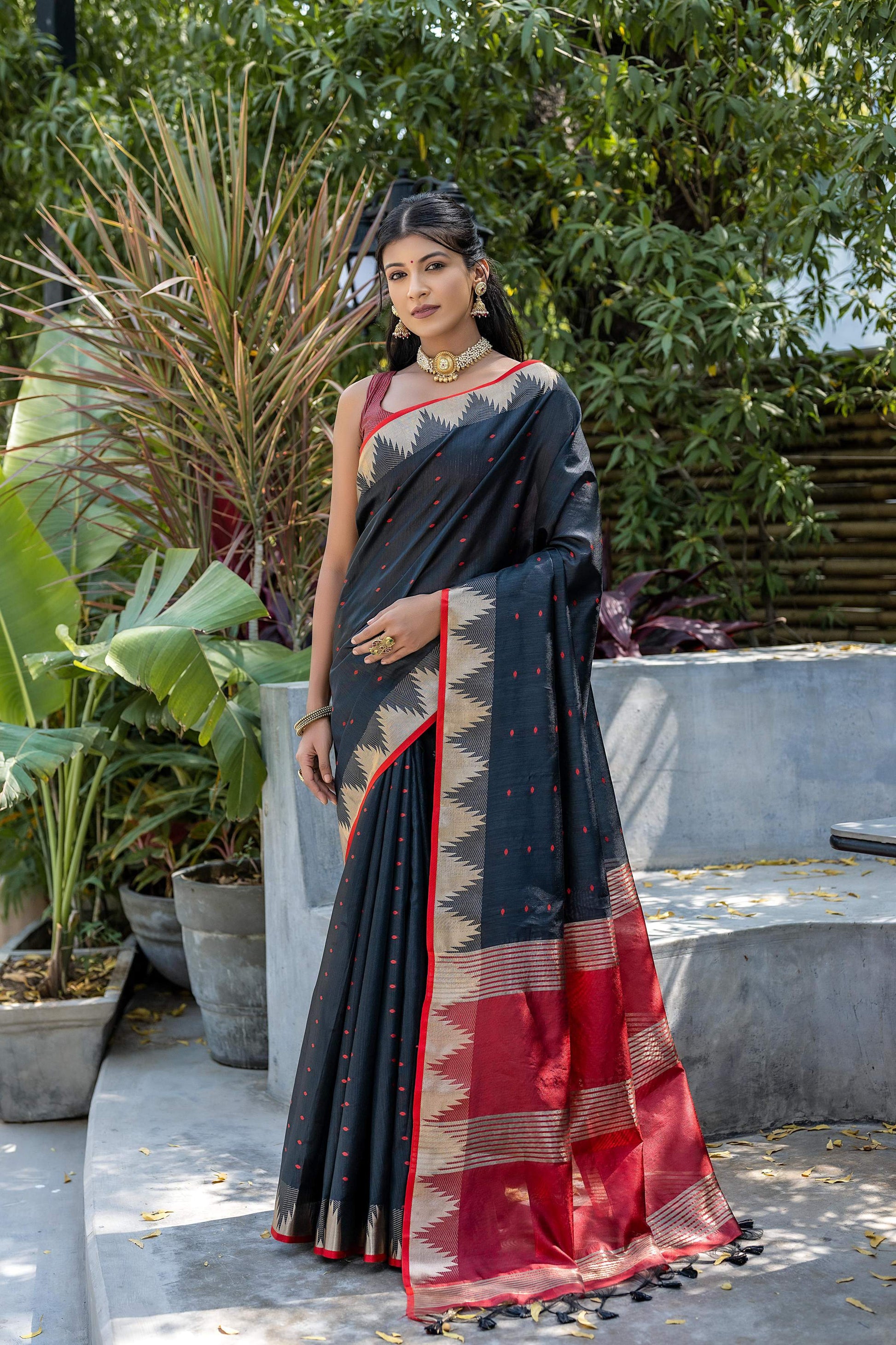Jyoti Fashion Women's Black Tussar Silk Temple Border with Zari Lining Traditional Saree with Blouse | Swadesiicart