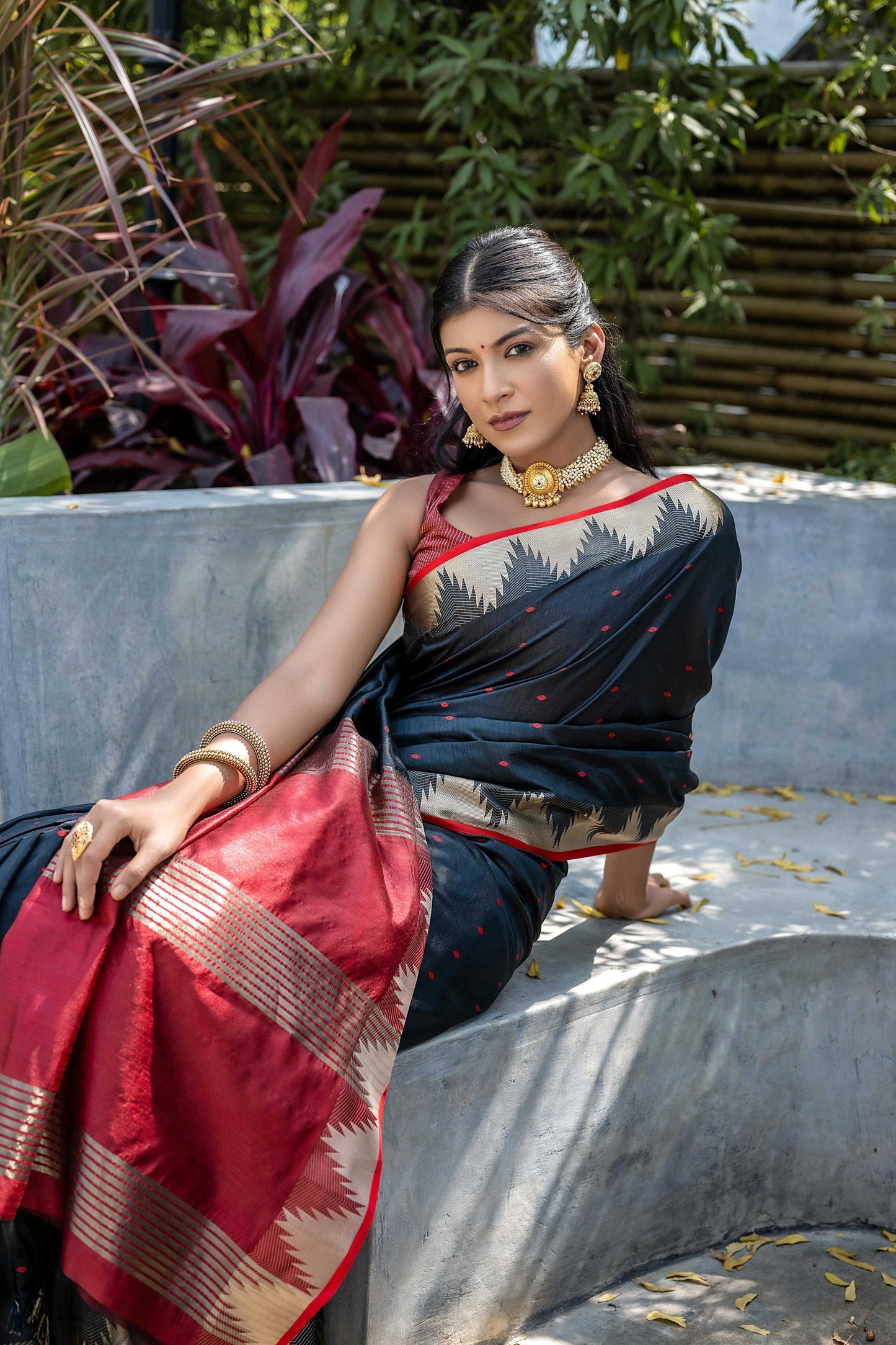 Jyoti Fashion Women's Black Tussar Silk Temple Border with Zari Lining Traditional Saree with Blouse | Swadesiicart
