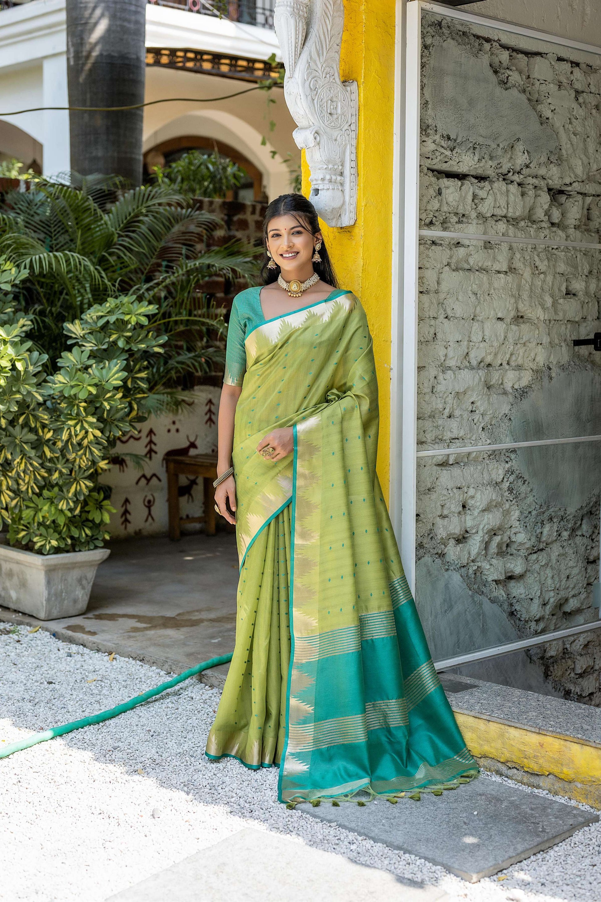 Jyoti Fashion Women's Green Tussar Silk Temple Border with Zari Lining Traditional Saree with Blouse | Swadesiicart