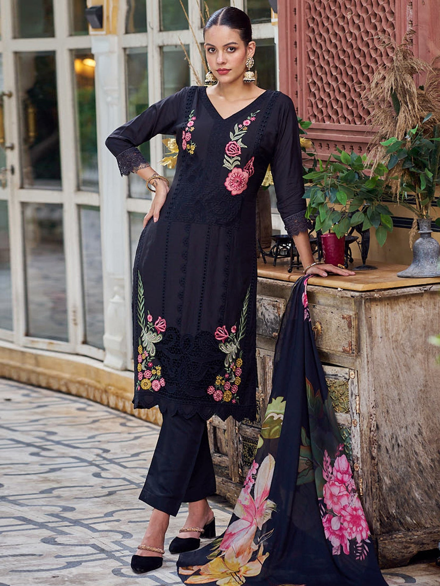 Jyoti Fashion Women's Black Muslin Resham Thread with Jari & Cut Work Salwar Suit Set | Swadesiicart