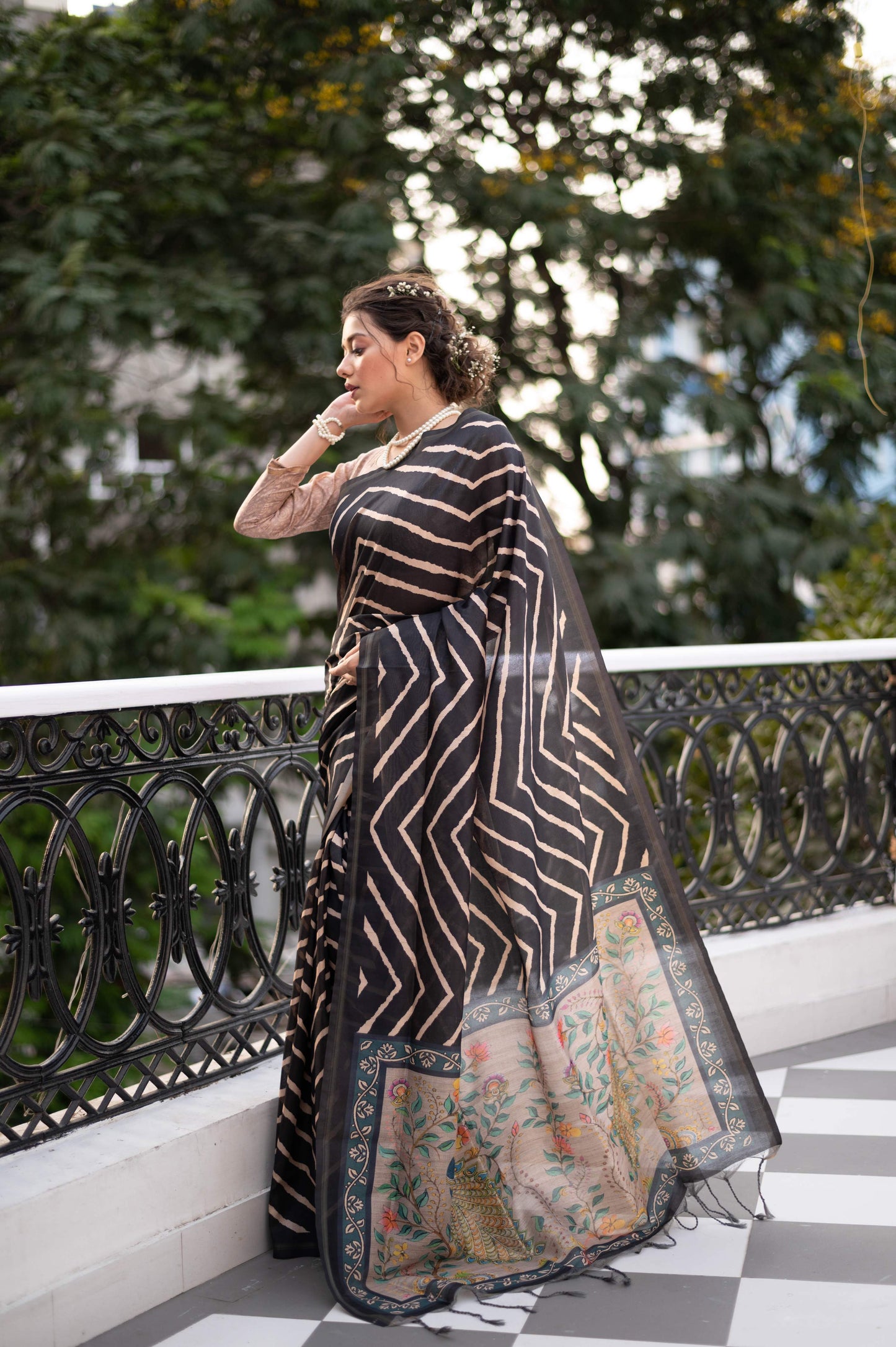 Jyoti Fashion Women's Black Tussar Silk Leheriya Print with Zari Border Saree with Blouse | Swadesiicart