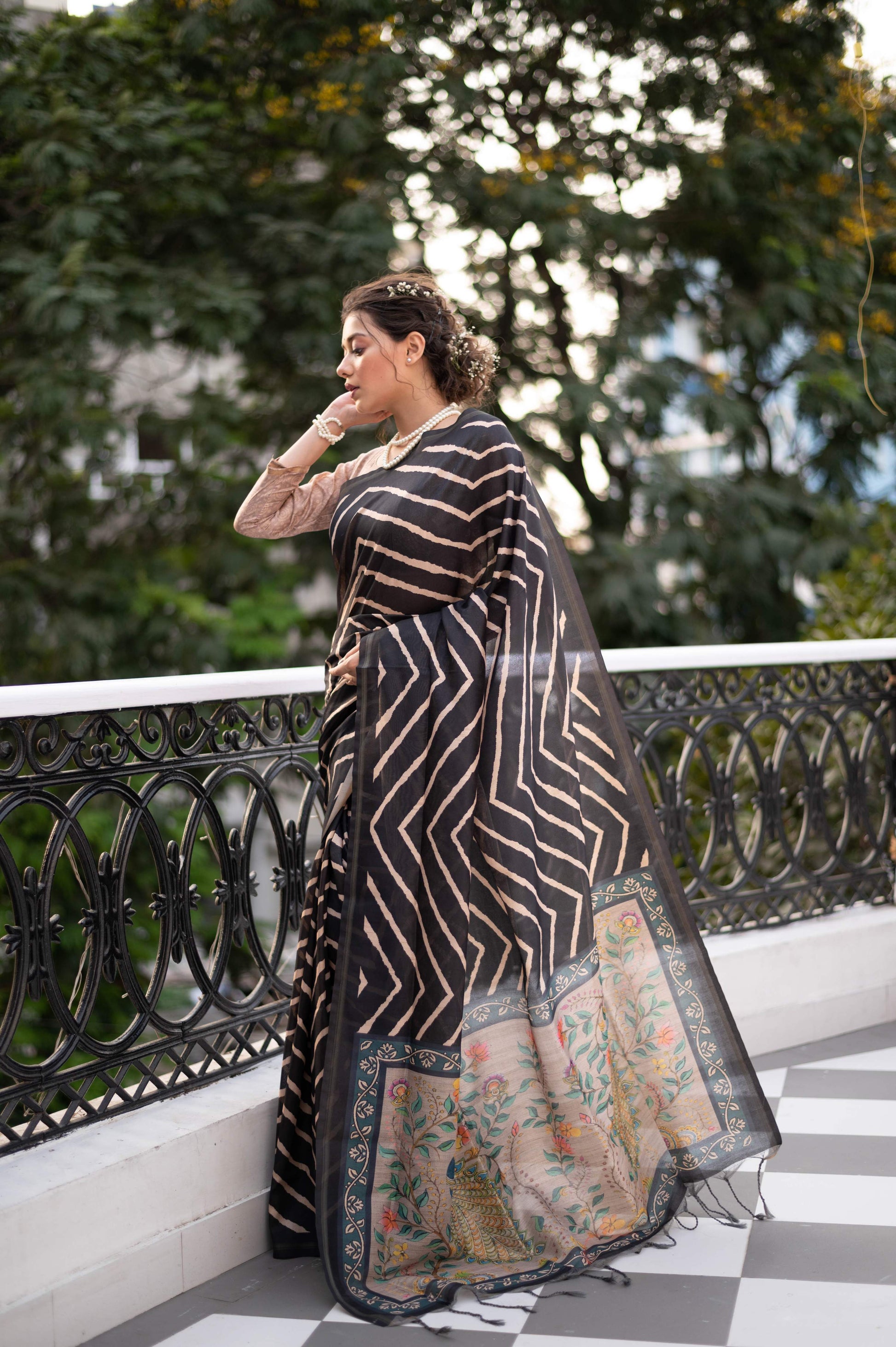 Jyoti Fashion Women's Black Tussar Silk Leheriya Print with Zari Border Saree with Blouse | Swadesiicart
