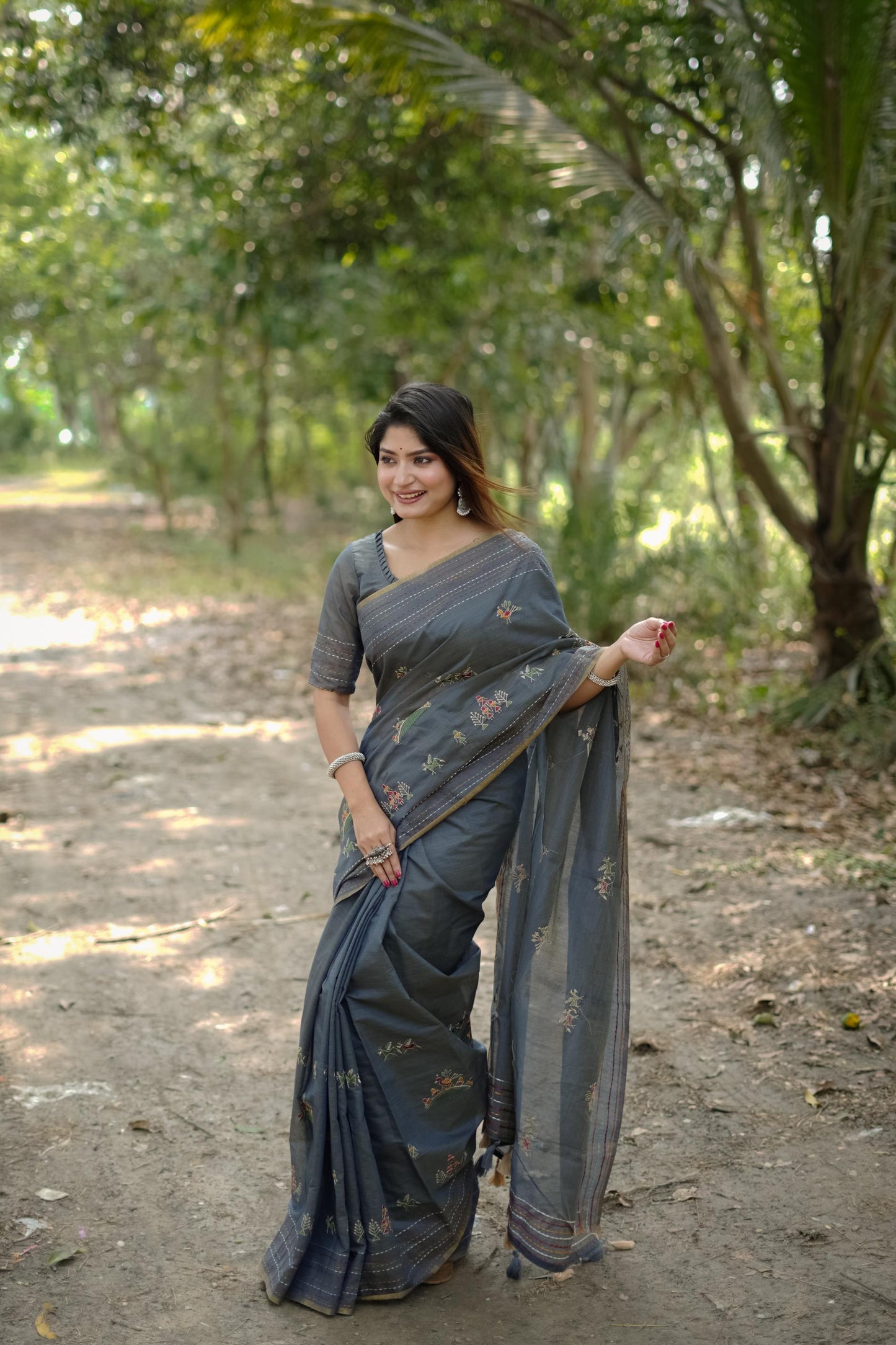 Jyoti Fashion Women's Grey Tussar Silk Traditional Thread Work Designer Saree with Blouse | Swadesiicart
