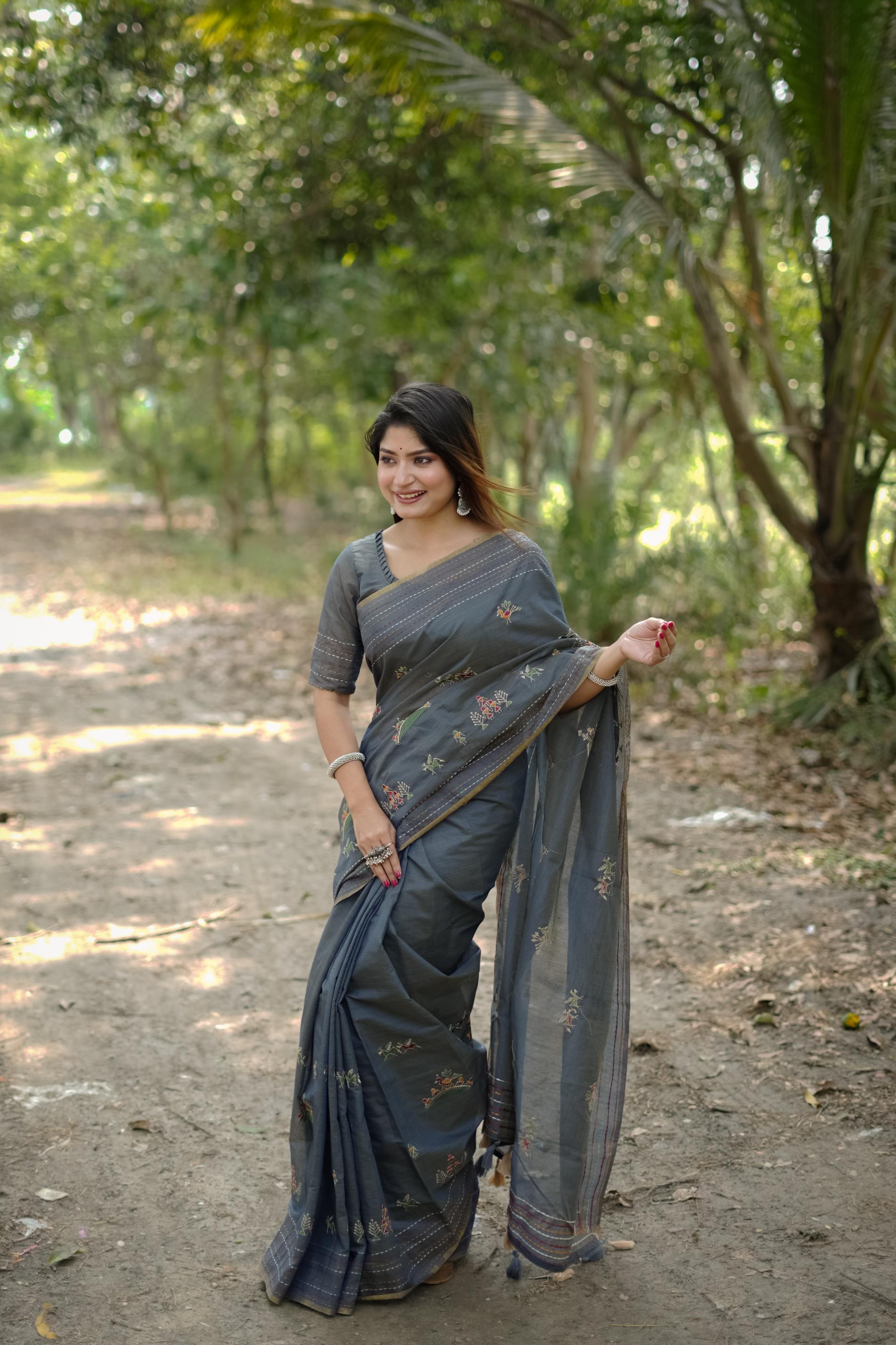Jyoti Fashion Women's Grey Tussar Silk Traditional Thread Work Designer Saree with Blouse | Swadesiicart