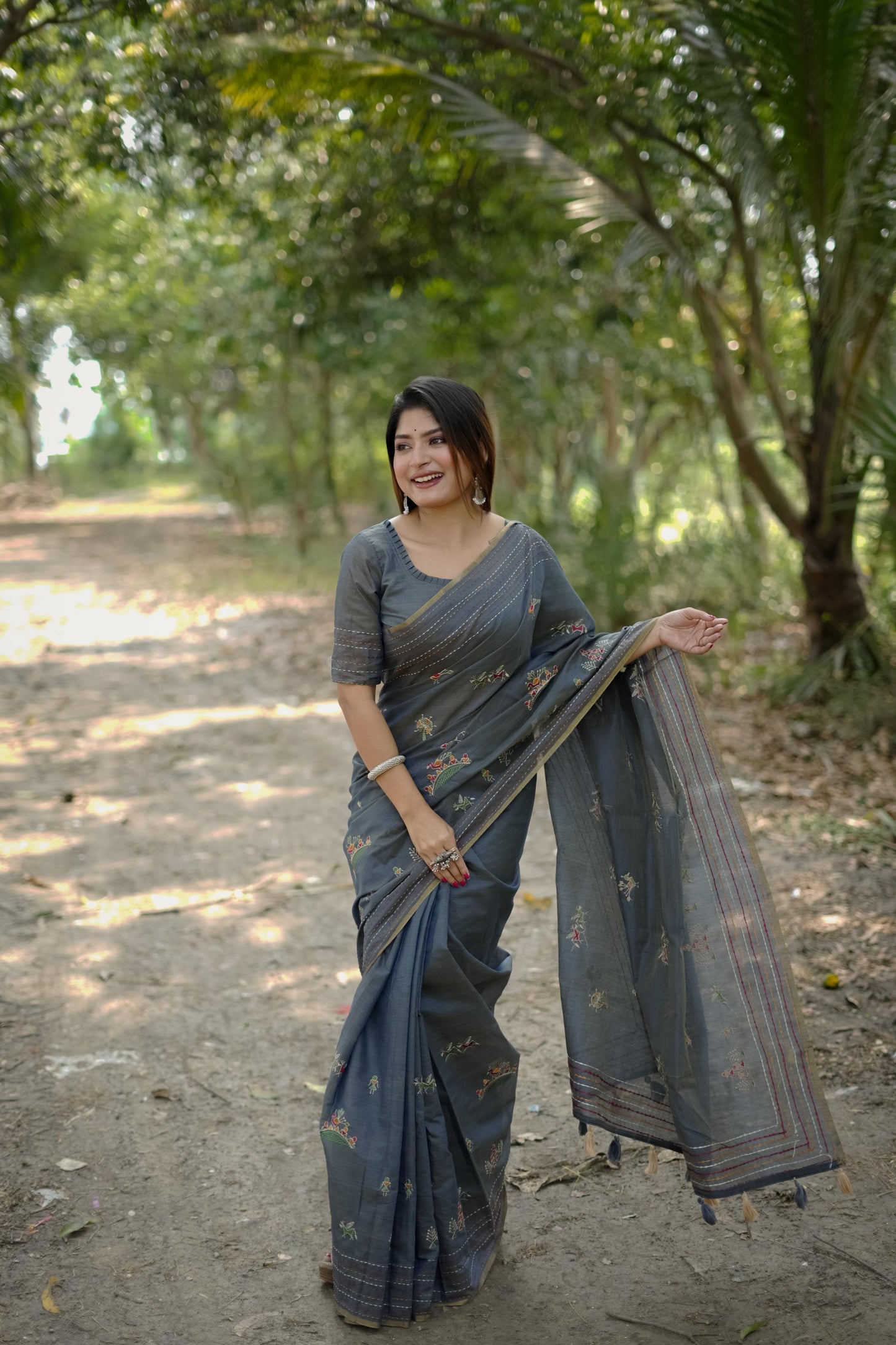 Jyoti Fashion Women's Grey Tussar Silk Traditional Thread Work Designer Saree with Blouse | Swadesiicart