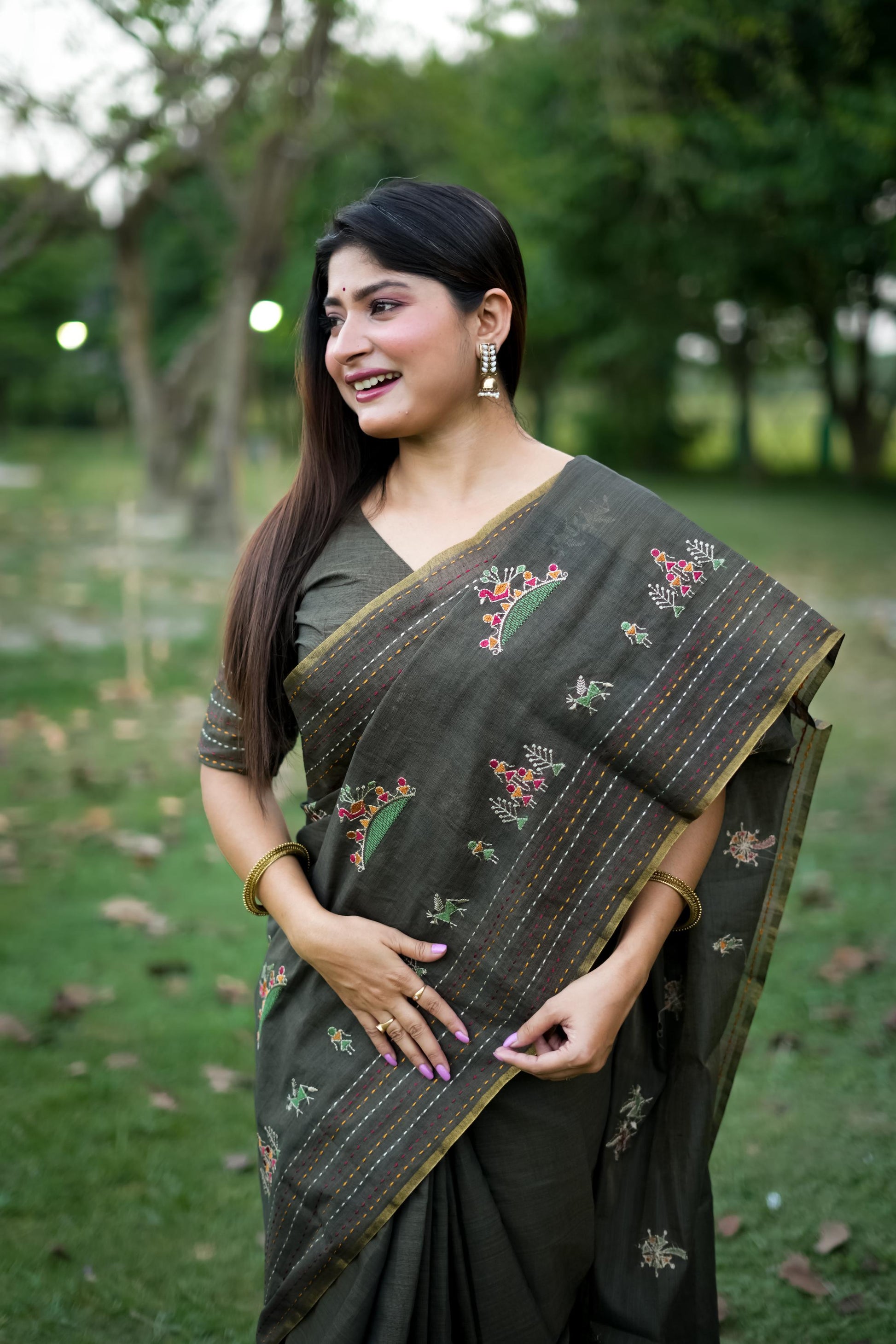 Jyoti Fashion Women's Black Tussar Silk Traditional Thread Work Designer Saree with Blouse | Swadesiicart