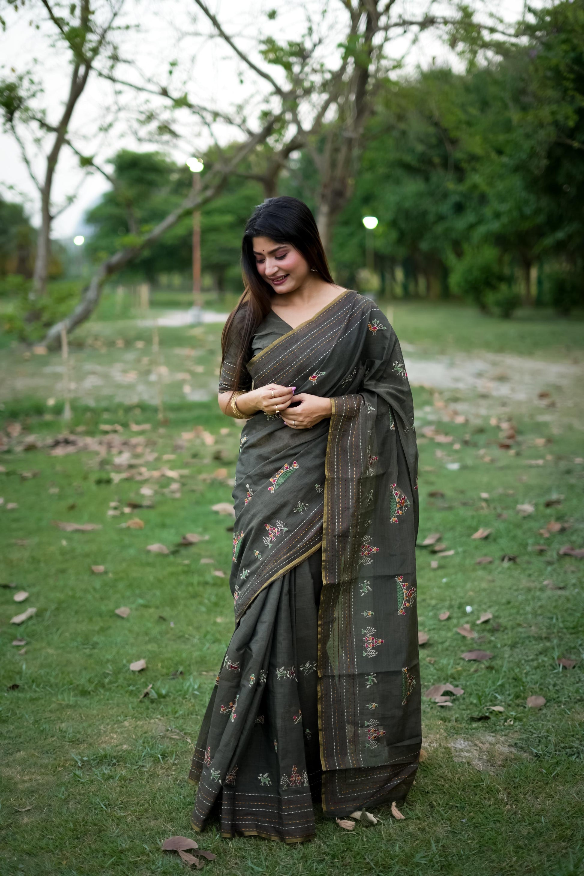 Jyoti Fashion Women's Black Tussar Silk Traditional Thread Work Designer Saree with Blouse | Swadesiicart