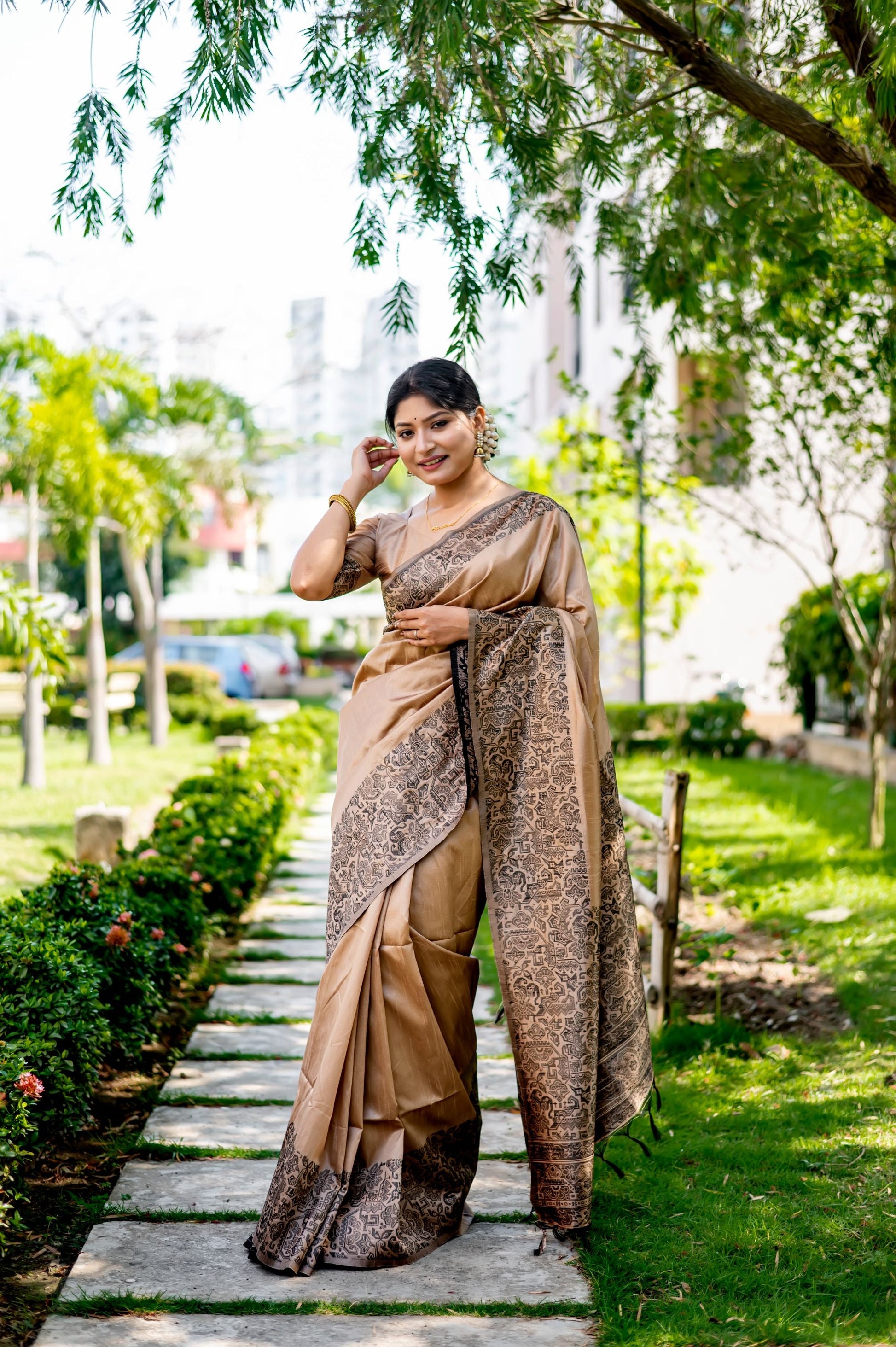 Jyoti Fashion Women's Cream Handloom Raw Silk Weaving Designer Saree with Blouse | Swadesiicart