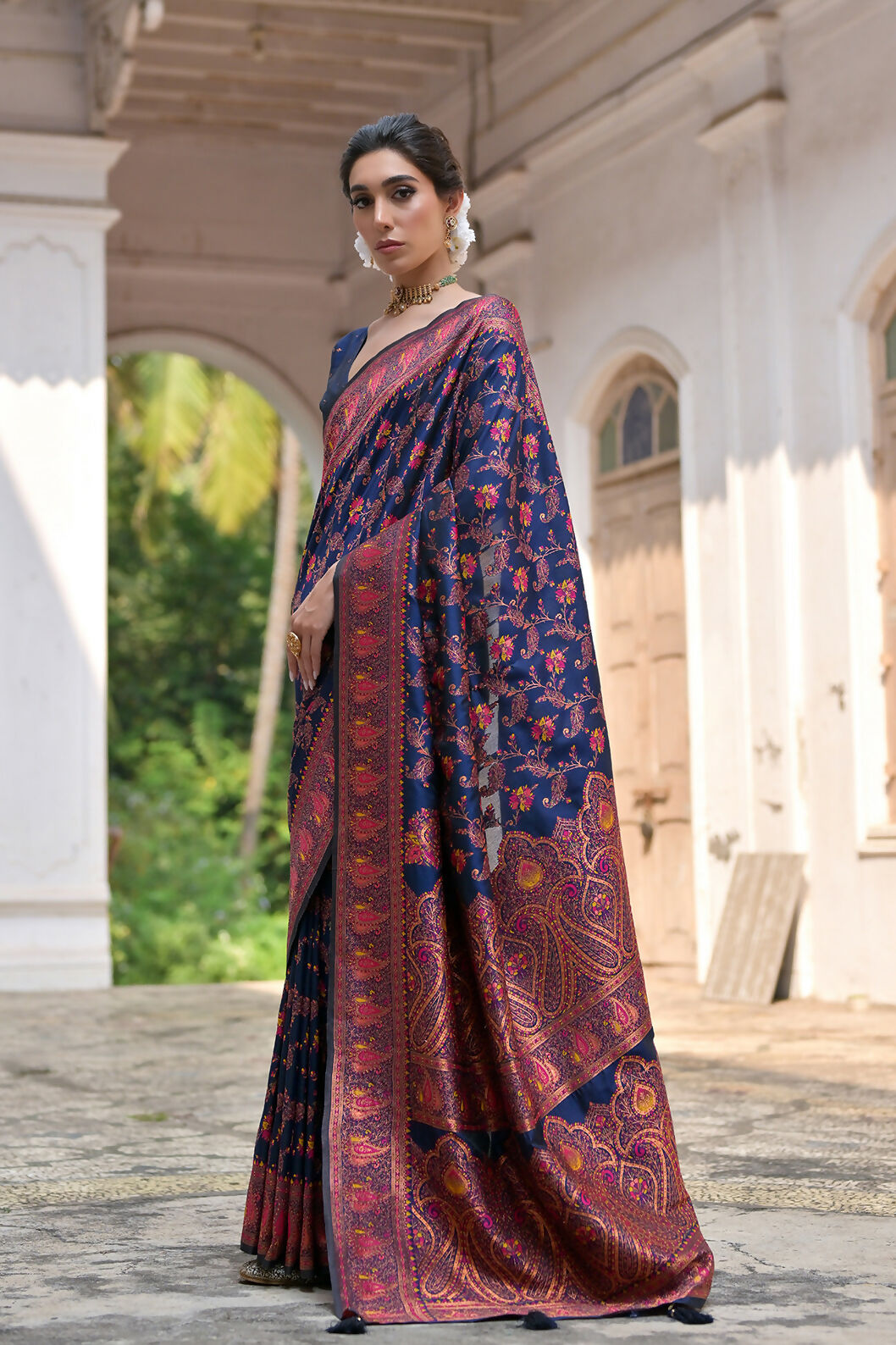Vishnu Weaves Women's Navy-Blue Silk Woven Saree with Blouse - Swadesiicart