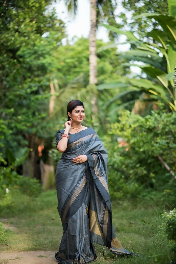 Vishnu Weaves Women's Grey Raw Silk Checks Zari Woven Saree with Unstitched Blouse - Swadesiicart