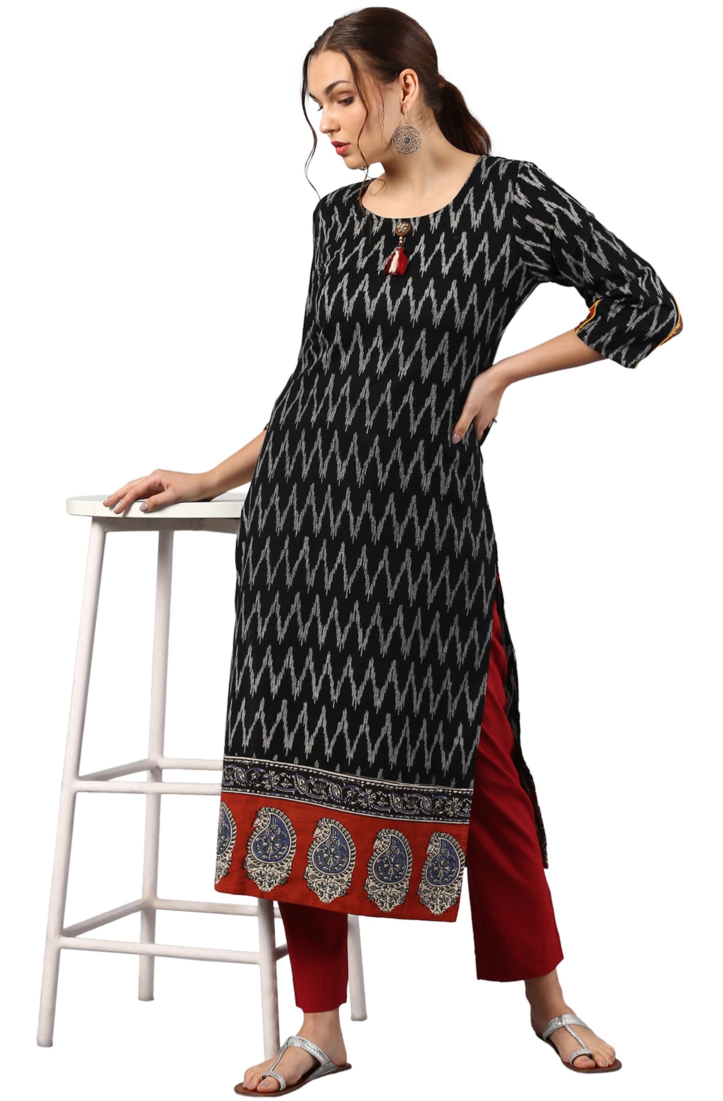 Janasya Black Cotton Ikat Straight kurta - Swadesiicart