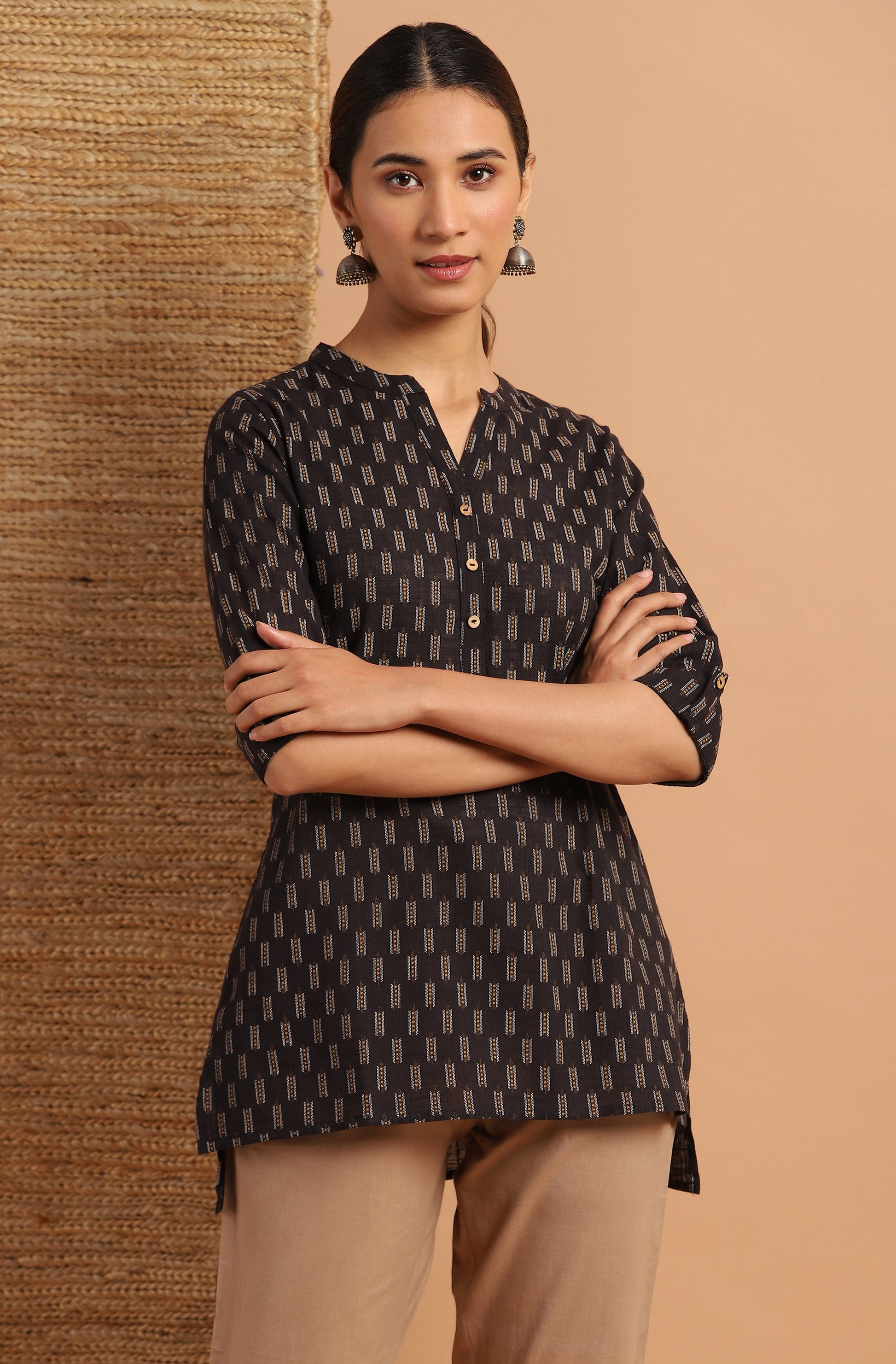 Janasya Women's Black Cotton Slub Geometric Print Straight Tunic | Swadesiicart