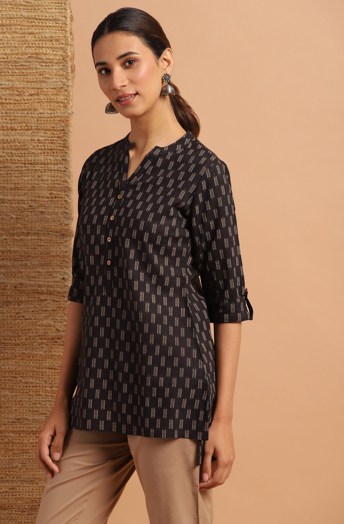 Janasya Women's Black Cotton Slub Geometric Print Straight Tunic | Swadesiicart
