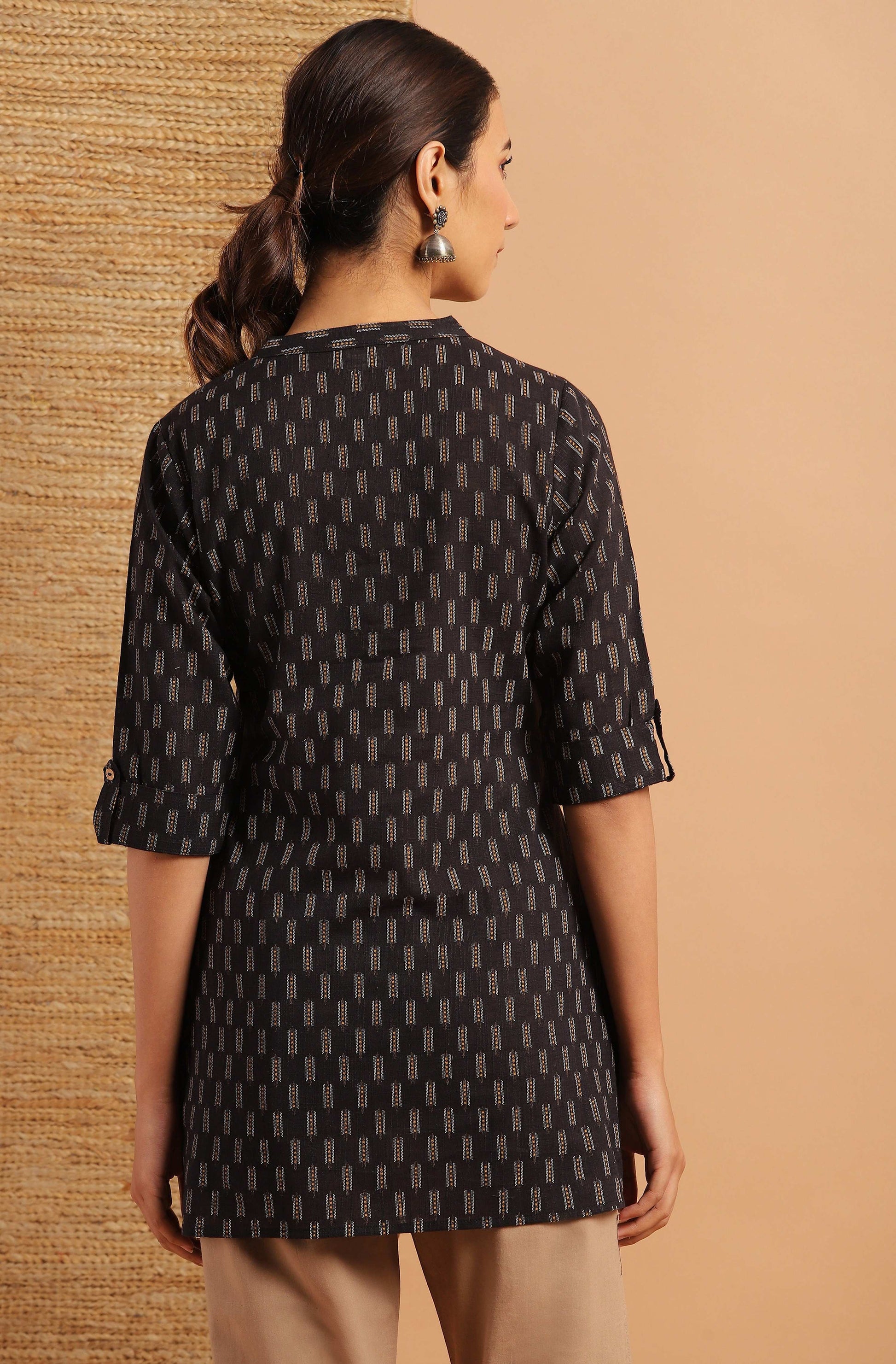 Janasya Women's Black Cotton Slub Geometric Print Straight Tunic | Swadesiicart