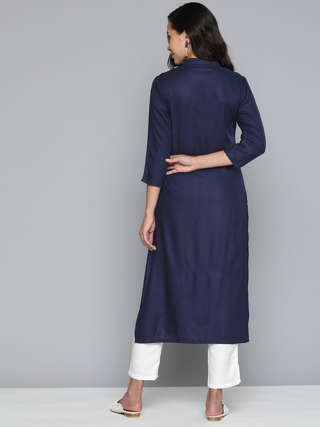 Jompers Women's Paisley Embroidered Chikankari Navy Kurta - Swadesiicart