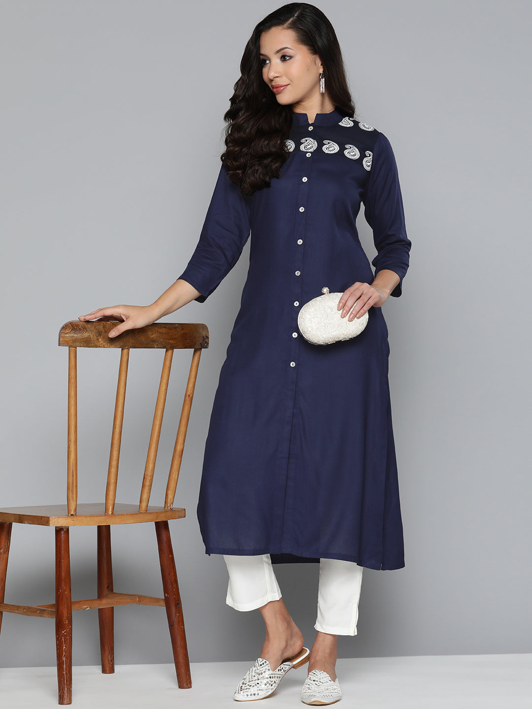 Jompers Women's Paisley Embroidered Chikankari Navy Kurta - Swadesiicart