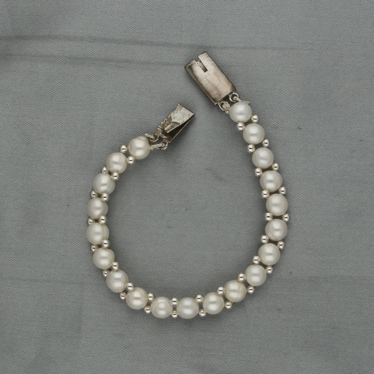 J Pearls Charm 1 Line Pearl Bracelet - Swadesiicart