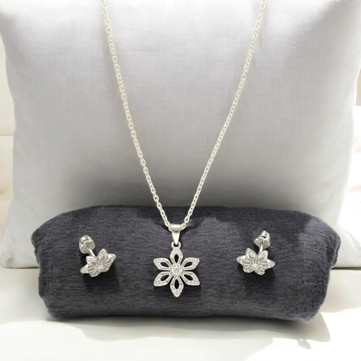J Pearls Trellis 925 Silver Pendant Set | Swadesiicart