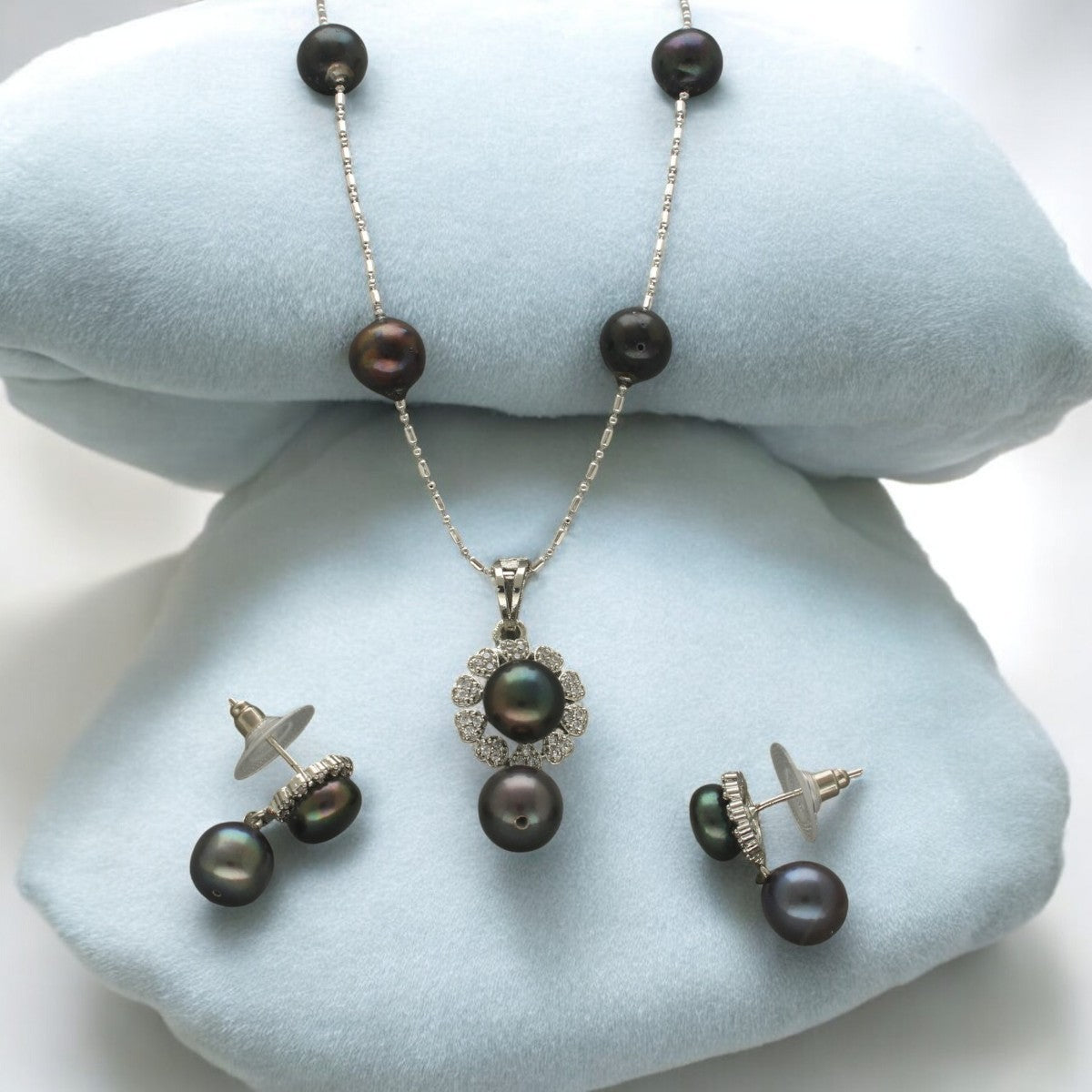 J Pearls Laris Pearl Pendant Set | Swadesiicart