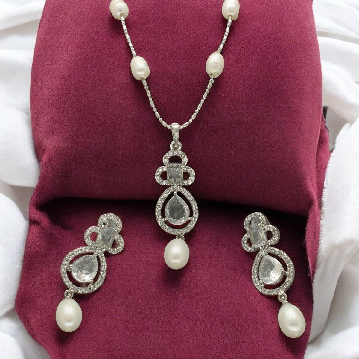 J Pearls Brielle Pearl Pendant Set | Swadesiicart