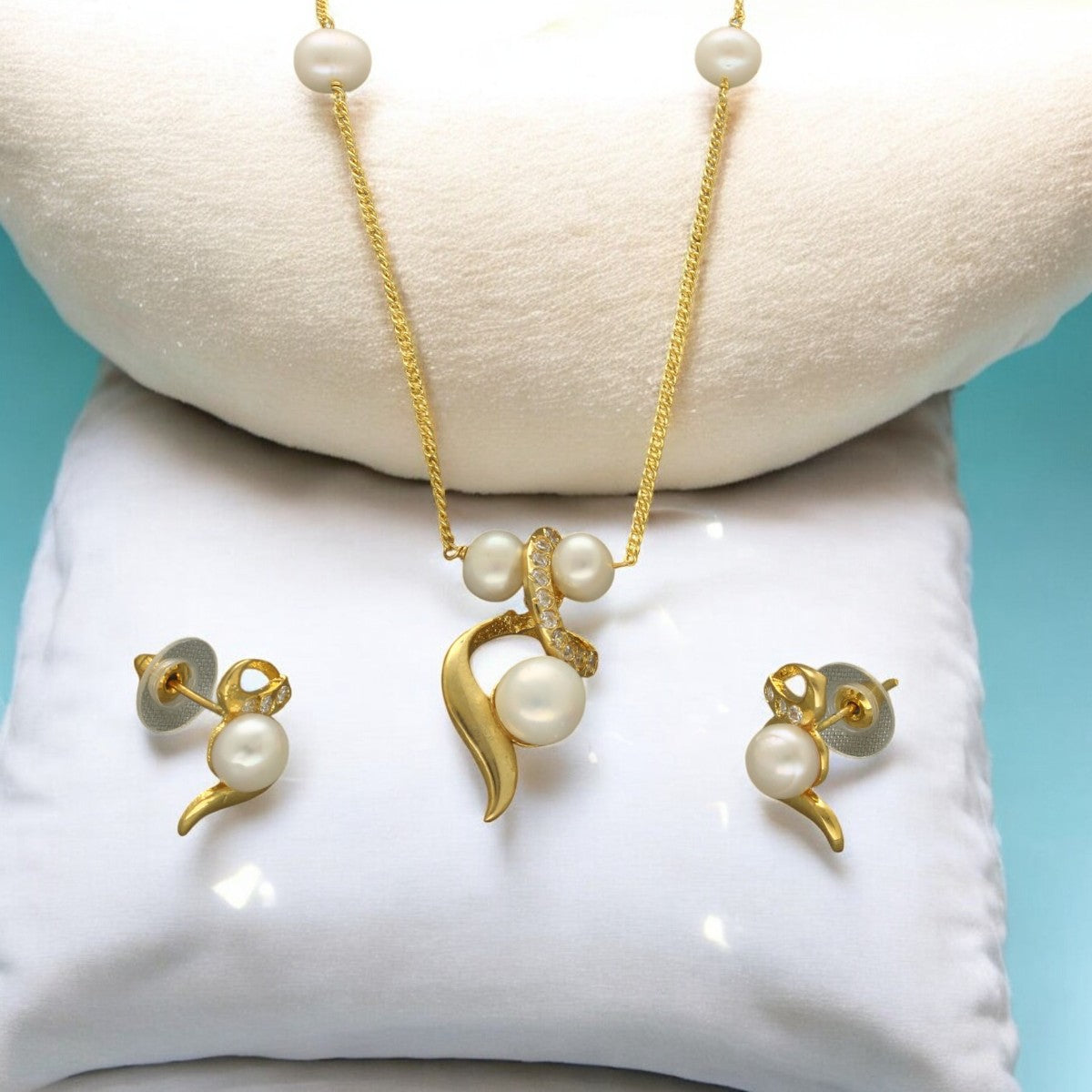 J Pearls Vivita Pearl Pendant Set | Swadesiicart